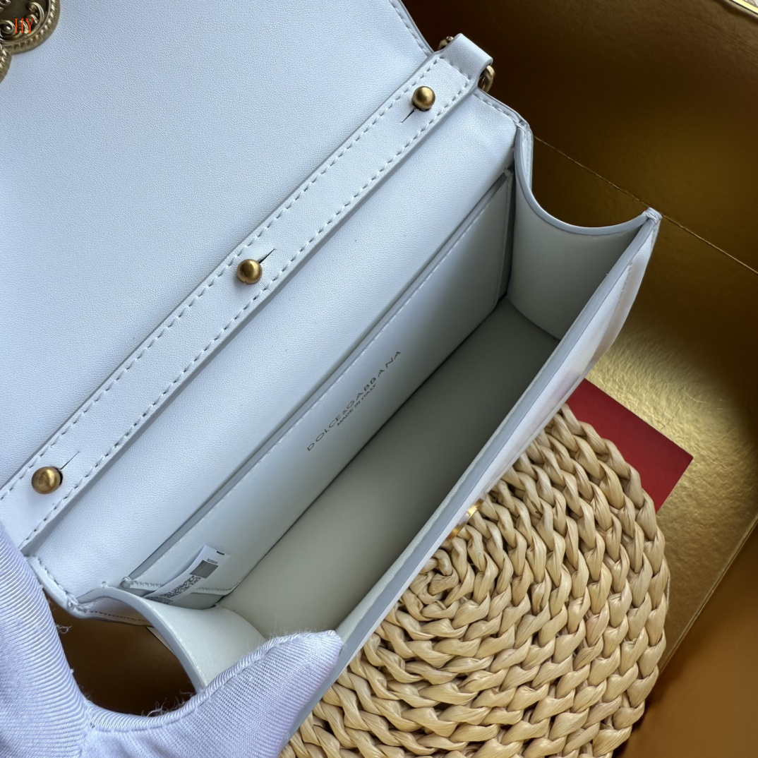 dolce & gabbana white heart bag 19*13*4.5 - Image 2