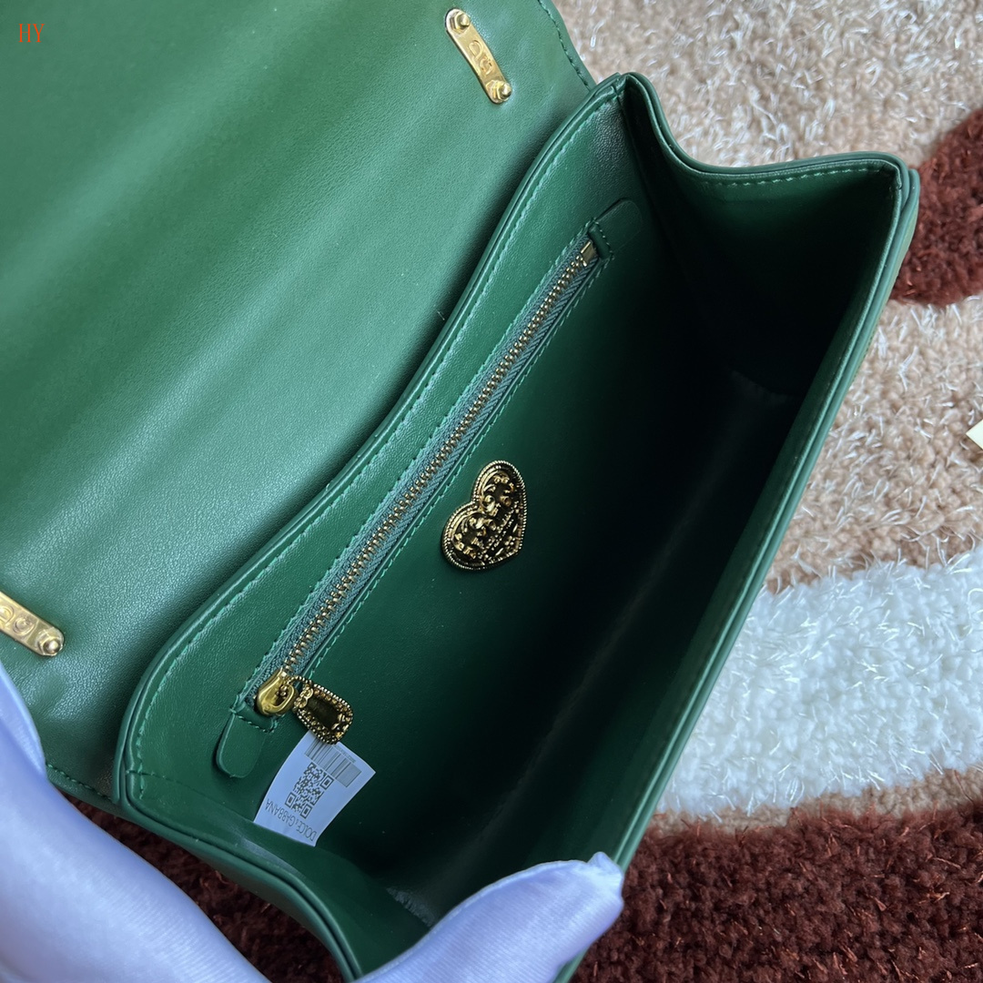 dolce & gabbana green quilted bag with heart detail - Image 2