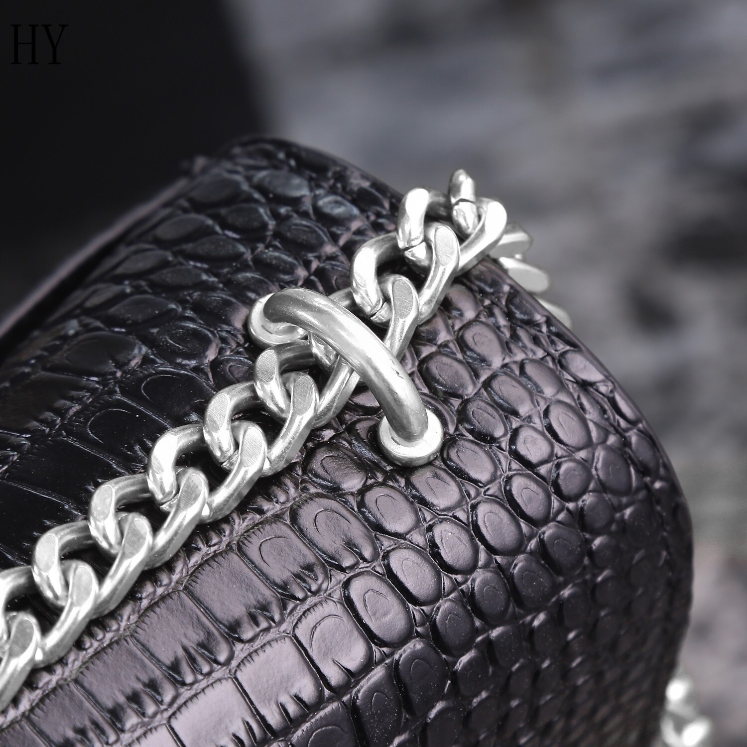 yves saint laurent black crocodile-effect bag 22x16x8 - Image 2