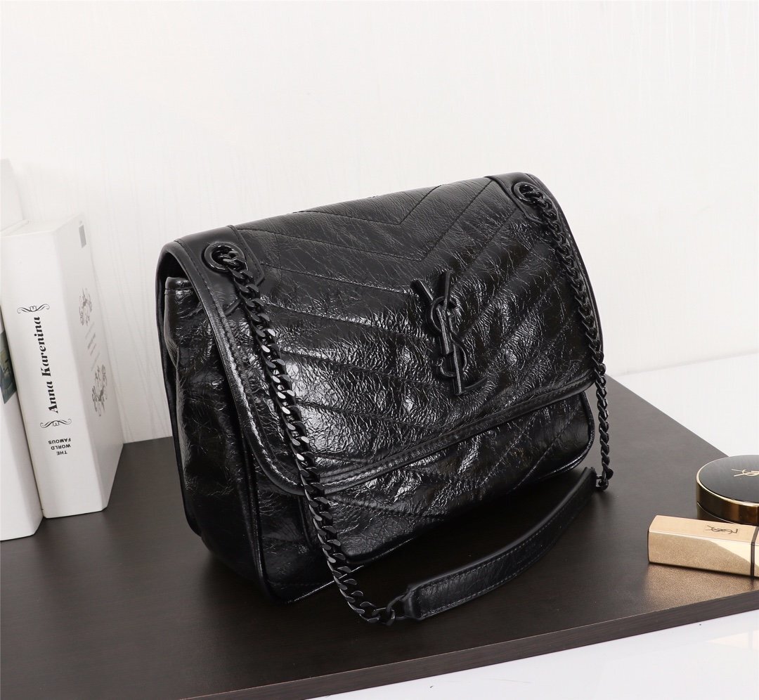 yves saint laurent black quilted handbag 28x20x9 - Image 2