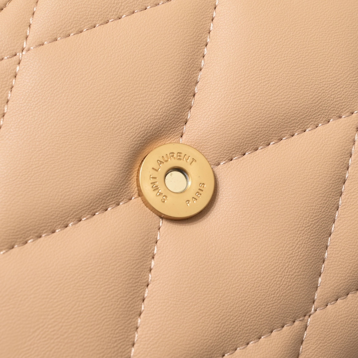 yves saint laurent quilted handbag - 24×18×5.5cm - Image 2