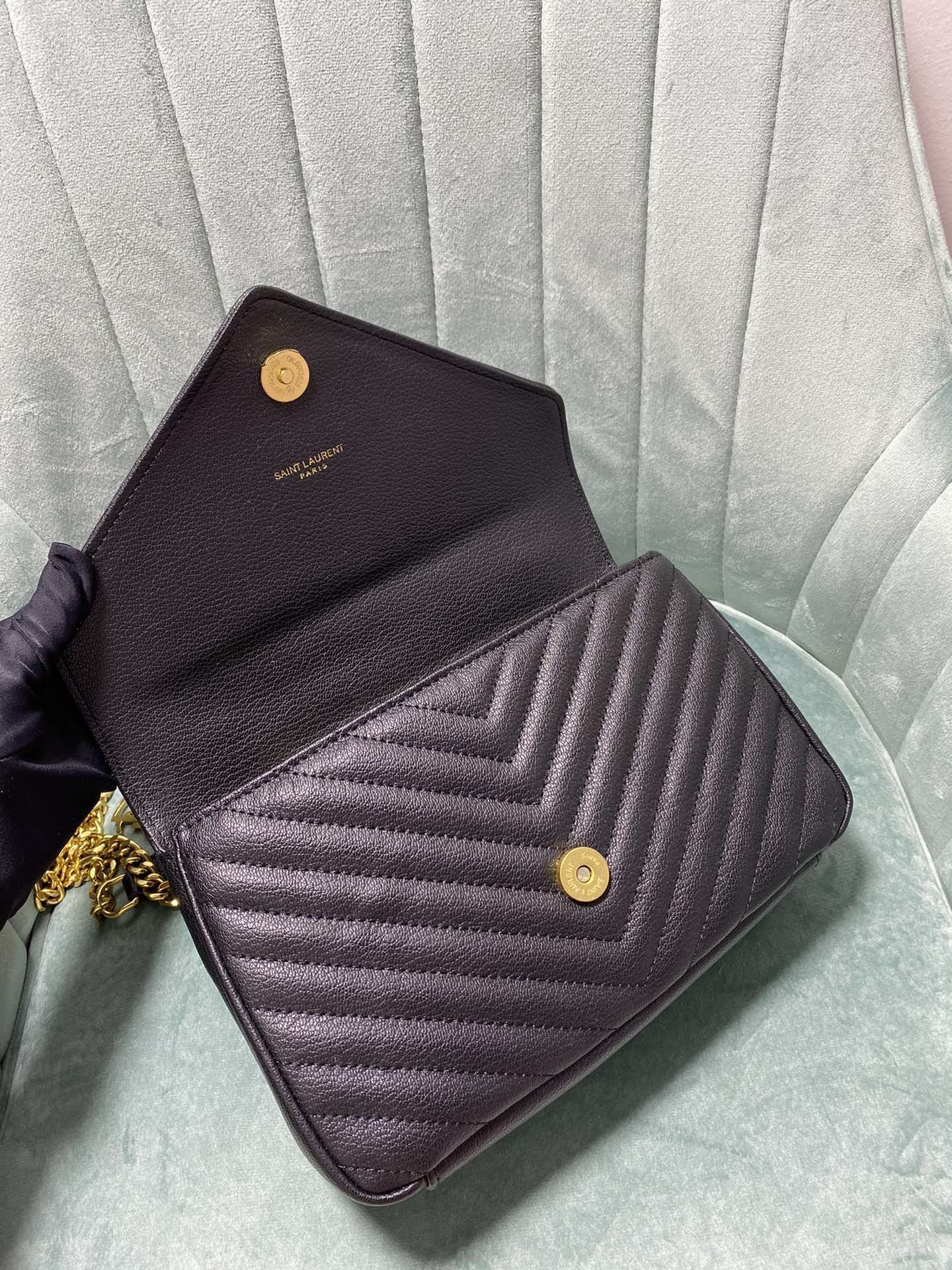 yves saint laurent black quilted handbag 24*18*8.5 - Image 2