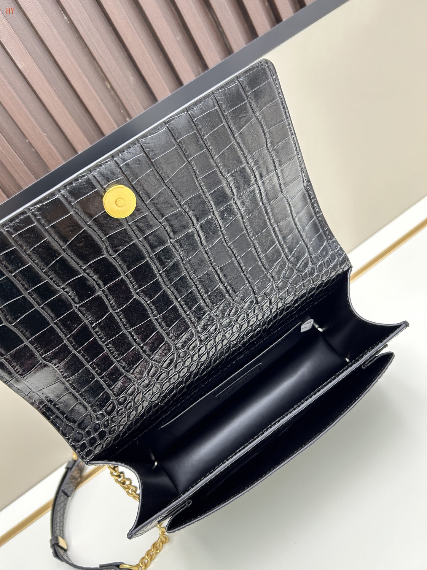 yves saint laurent crocodile-patterned black bag 25*17*6 cm - Image 2