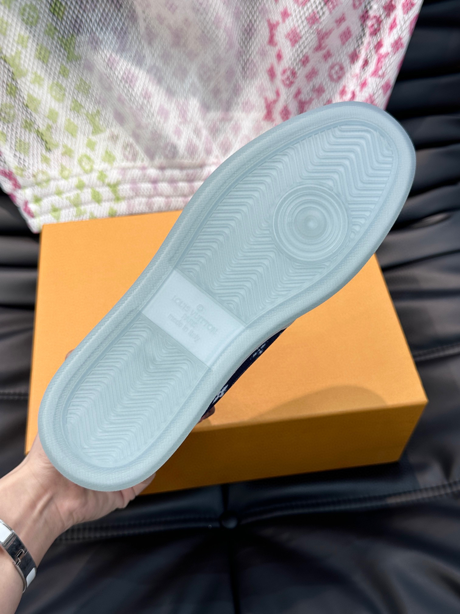 louis vuitton high-top sneakers 38-44 - Image 2