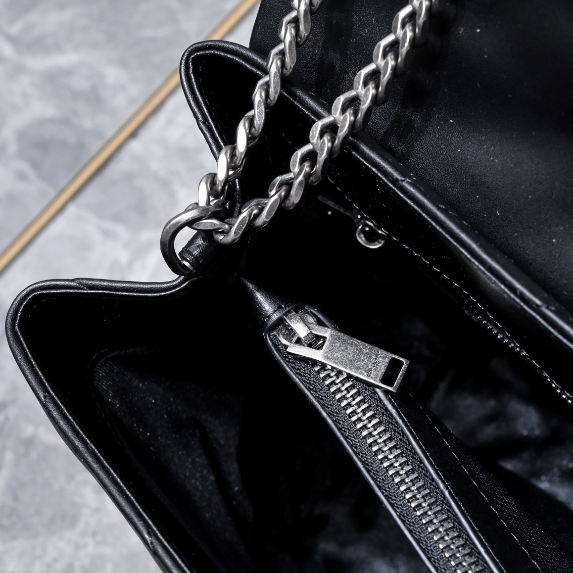 yves saint laurent black chevron bag 31x22x11 cm - Image 2