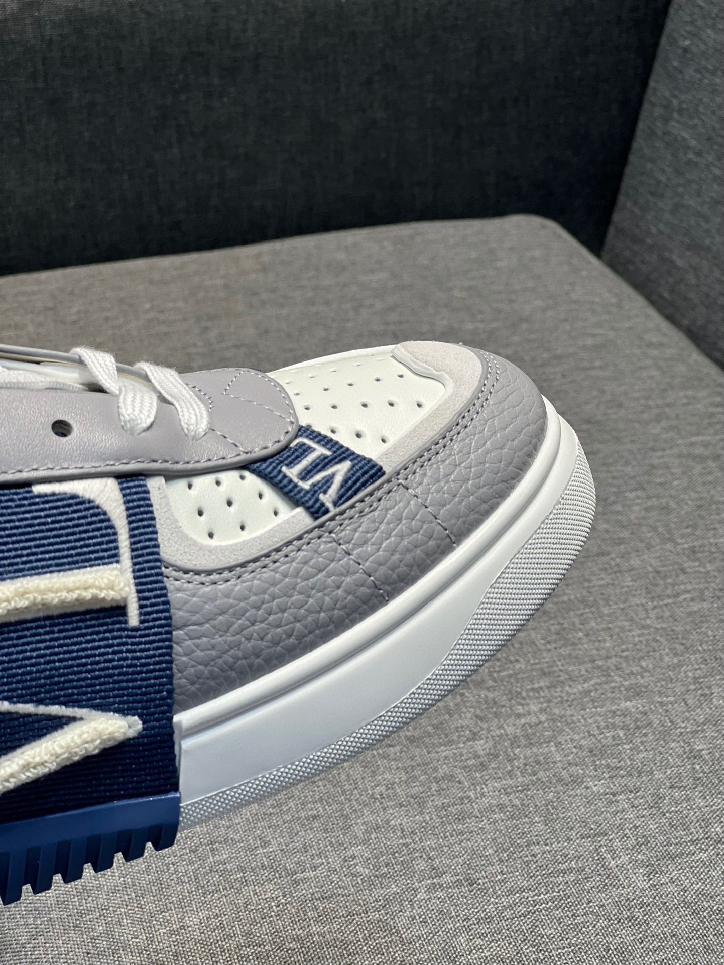 valentino unisex sneakers 35-44 - model 8061400 - Image 2