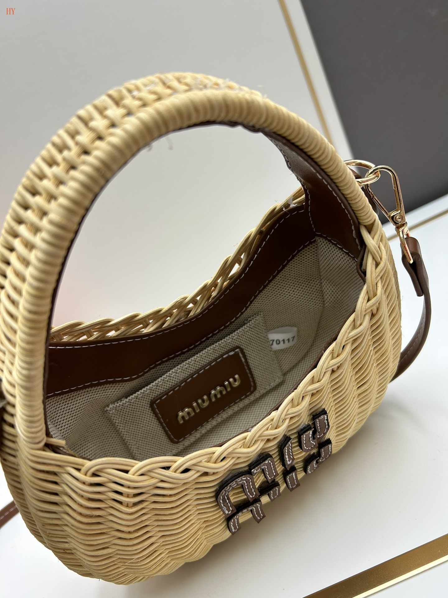 miu miu woven handbag 20*14*6 cm - Image 2