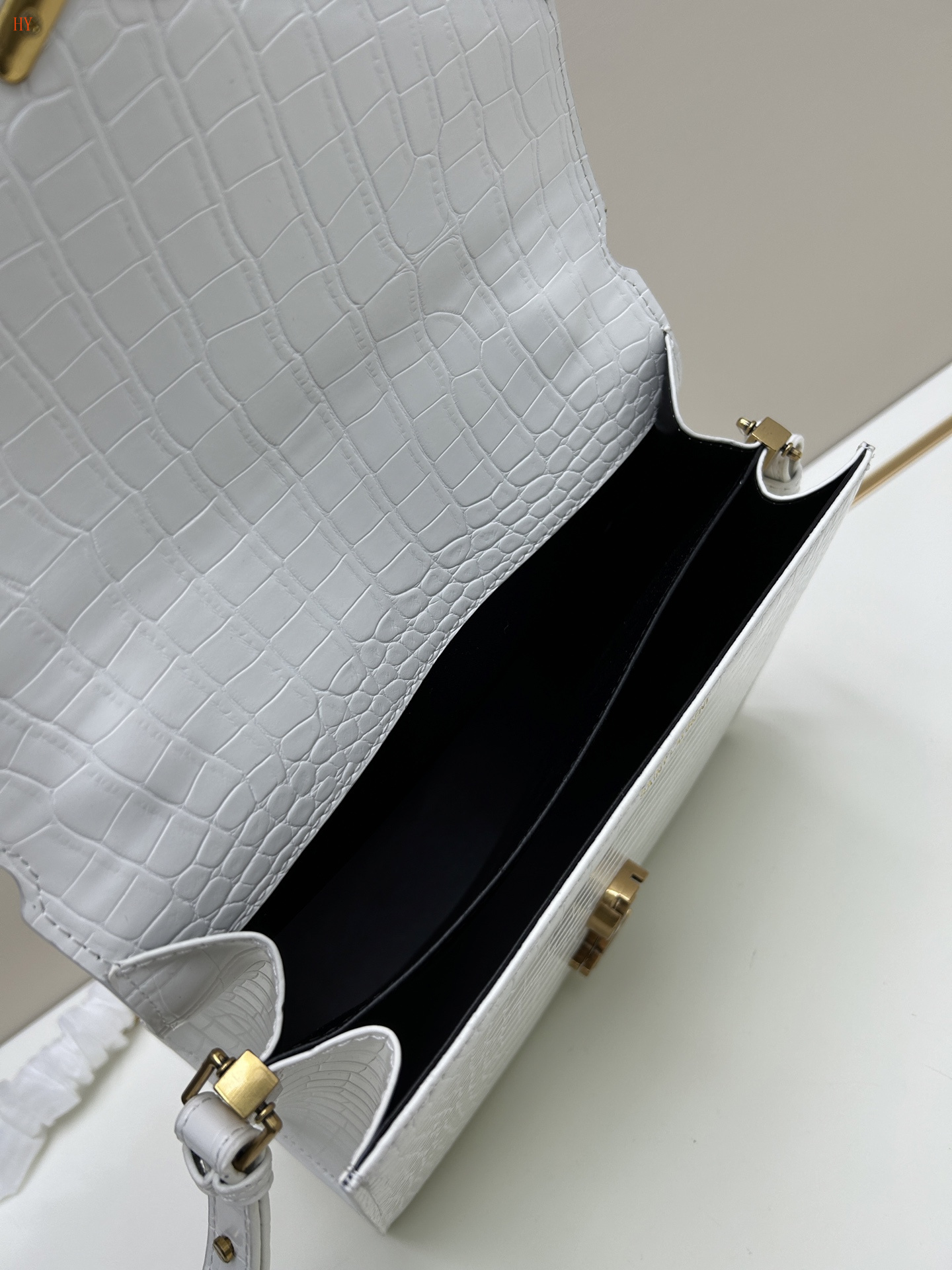 yves saint laurent white croc-embossed handbag 24x21x11 cm - Image 2