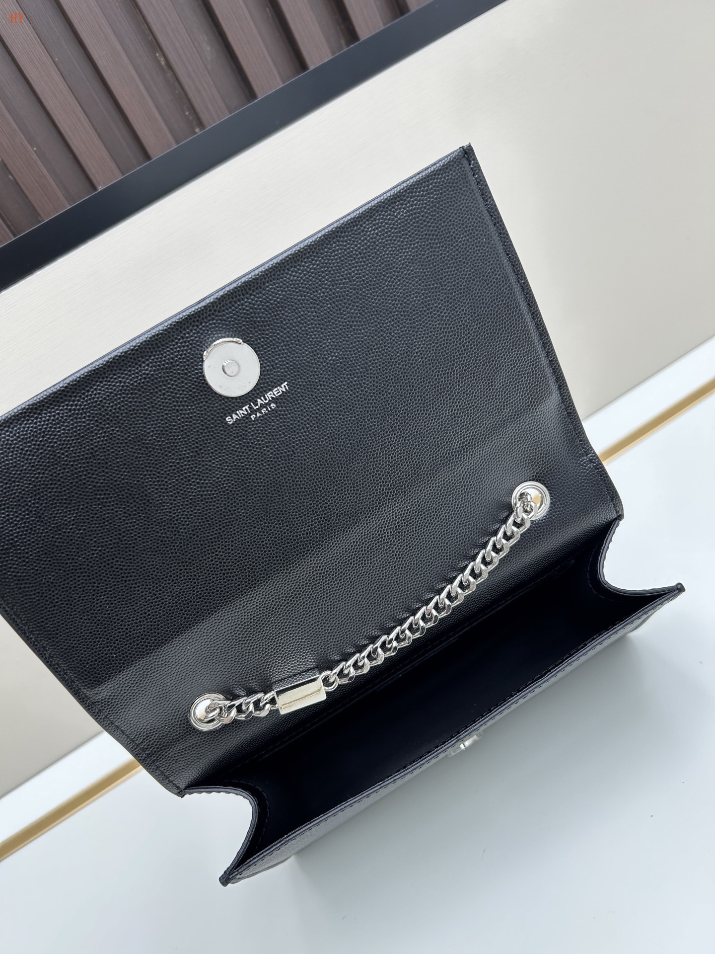 yves saint laurent black leather handbag 23*15*6 cm - Image 2