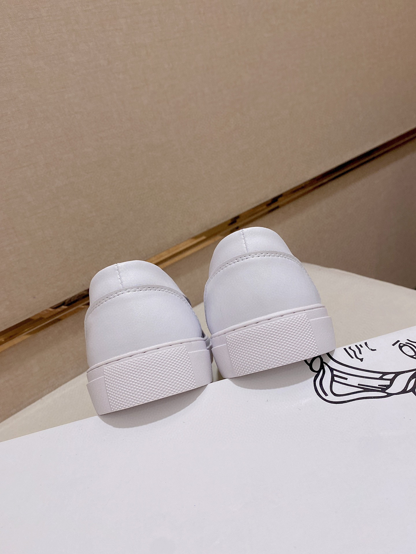 versace slip-on shoes 38-44 - stylish and comfortable - Image 2