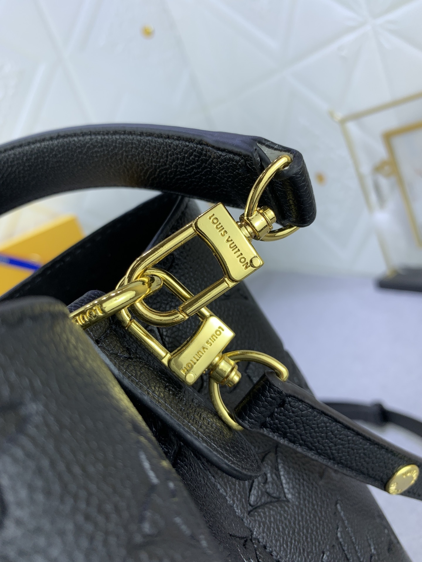 louis vuitton black bucket bag 26x26x17.5 cm - Image 3