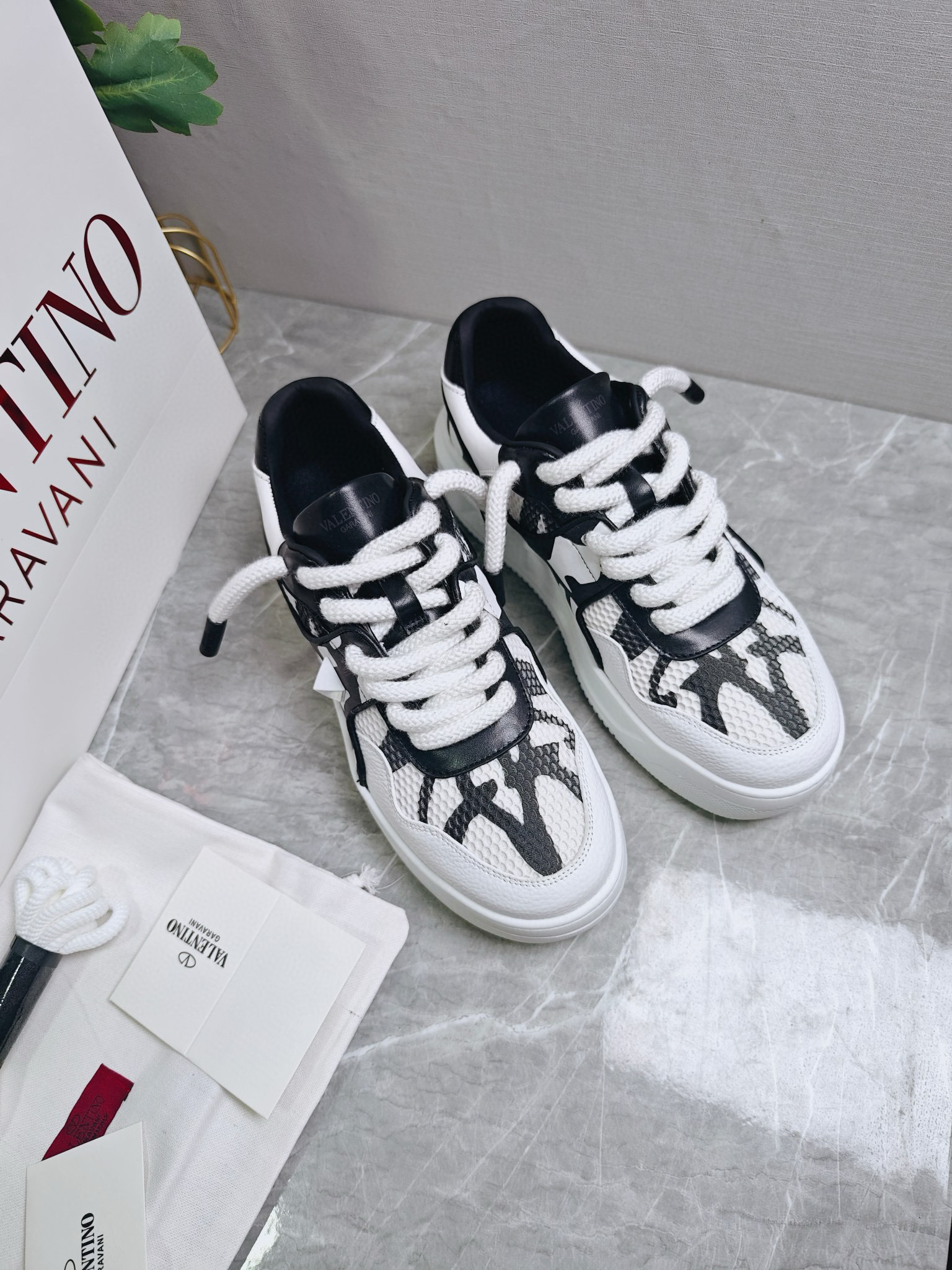 valentino couples sneakers 35/44 - stylish black and white - Image 3