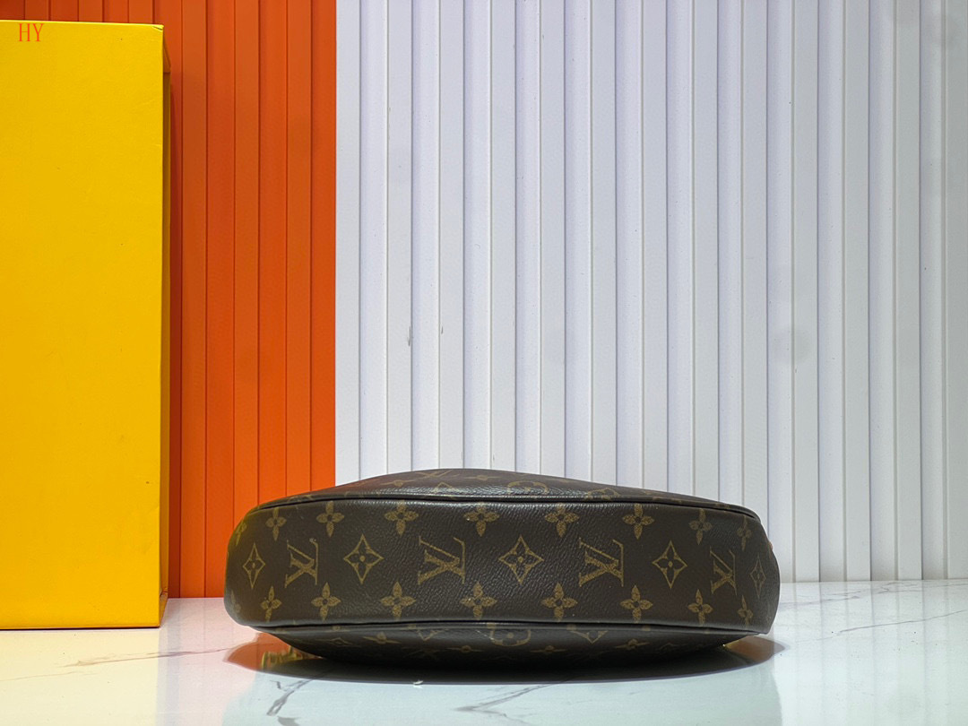 louis vuitton monogram shoulder bag 33*22*9 - Image 3