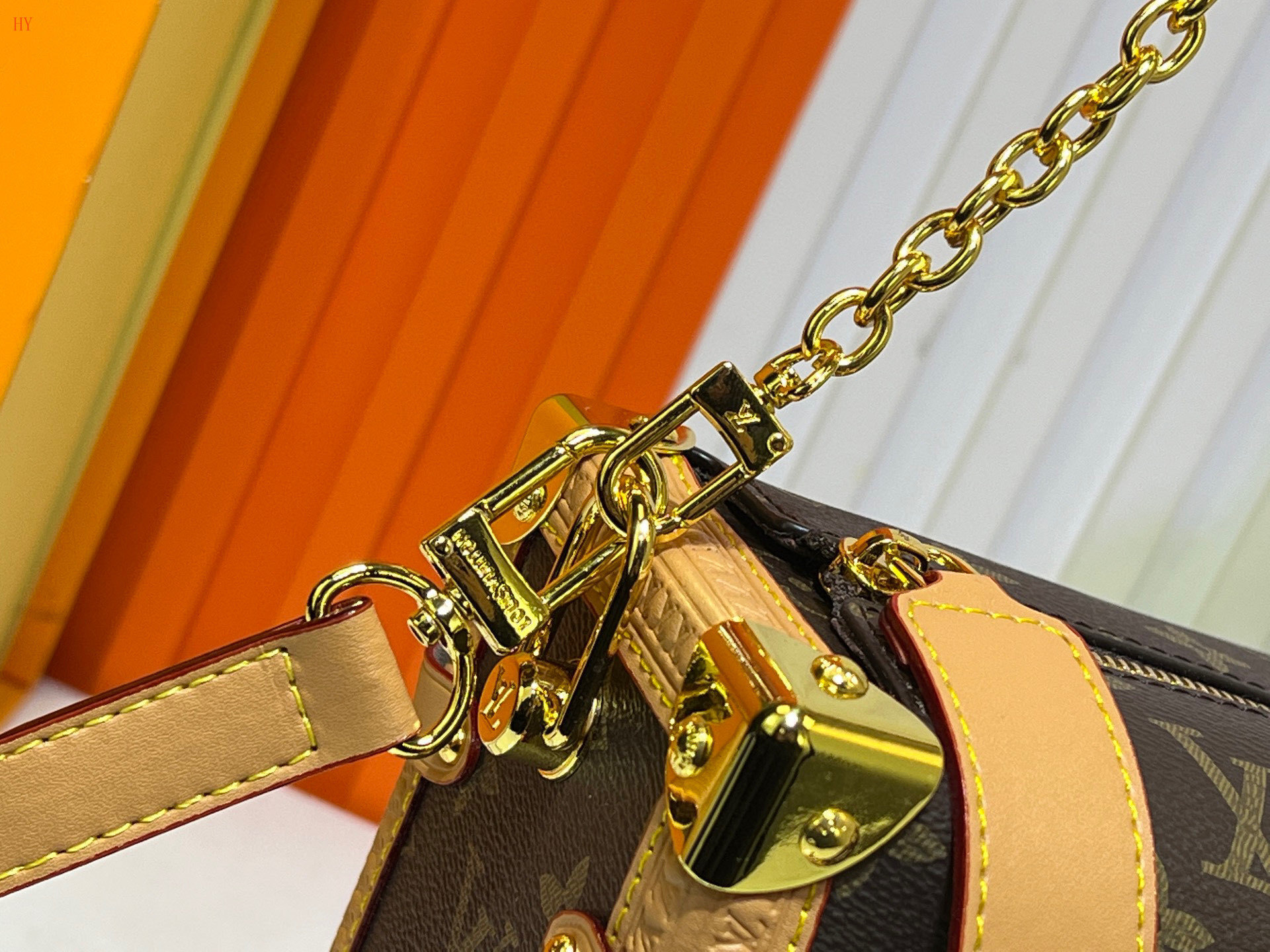 louis vuitton monogram shoulder bag 30x20x10 cm - Image 3