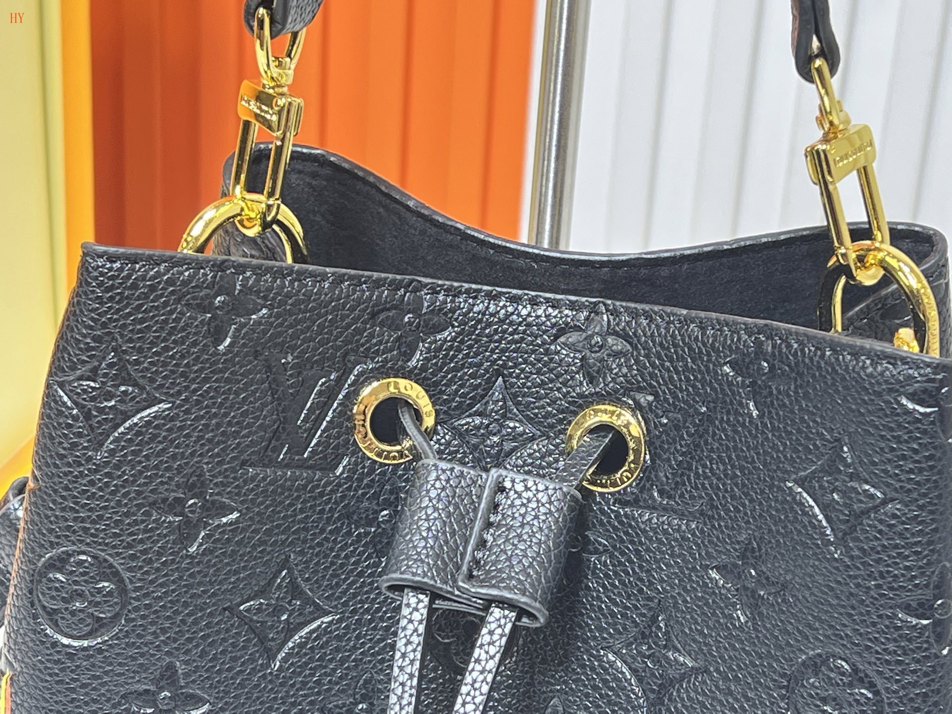 louis vuitton floral embroidered bucket bag - 20x20x13 cm - Image 3