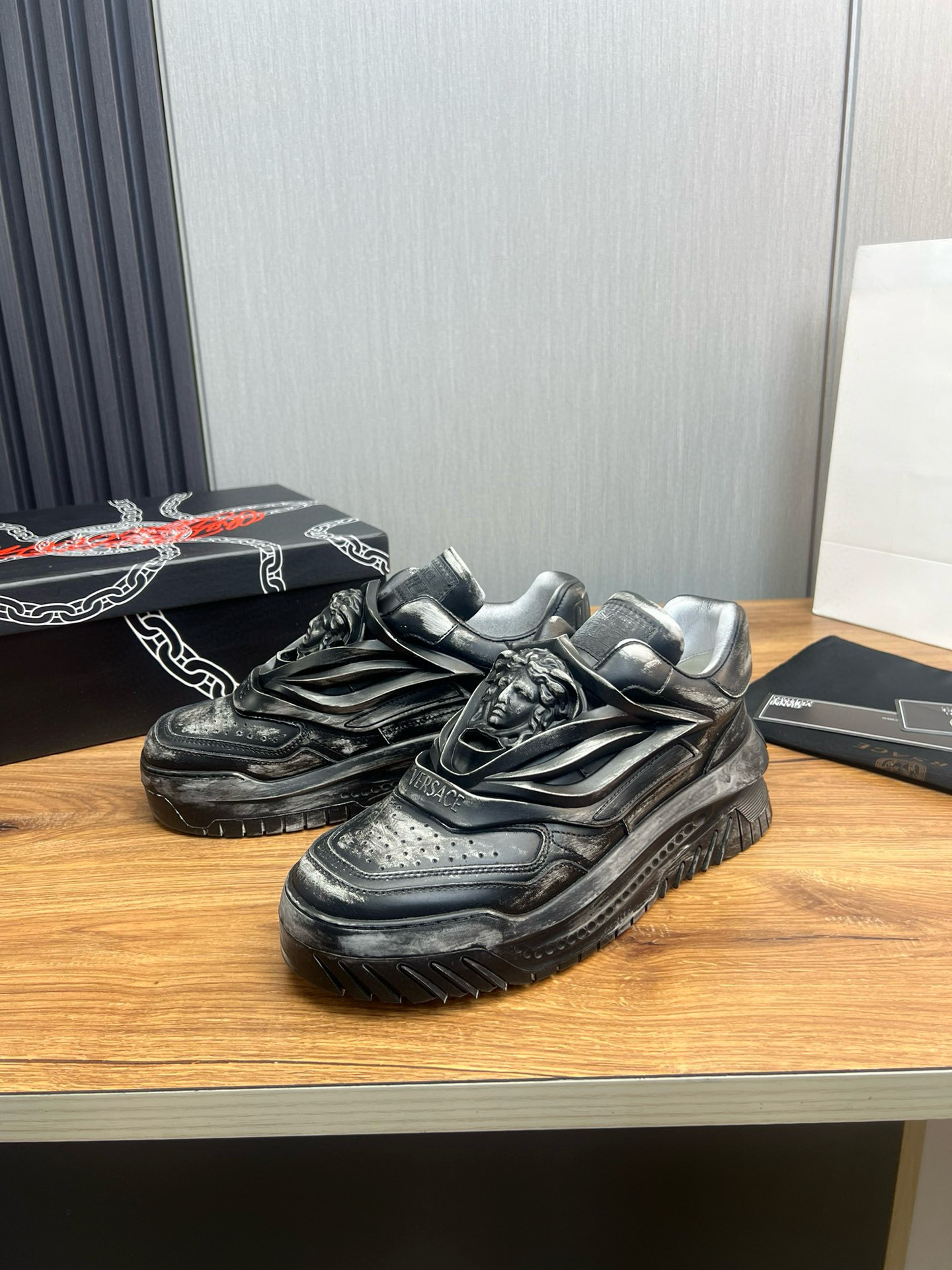 versace casual shoes - size 38/44 - Image 3