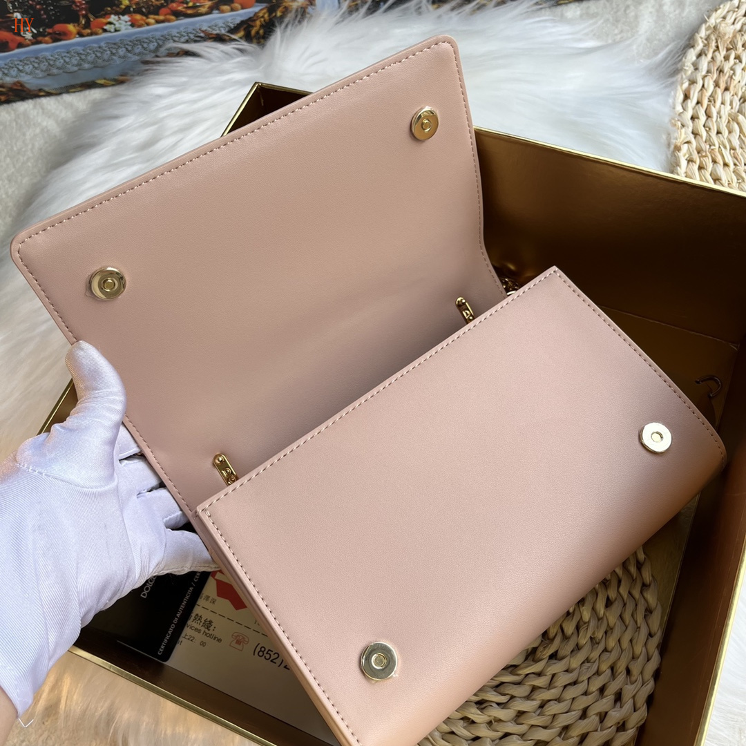 dolce & gabbana dg logo pink handbag 21*15*4 - Image 3