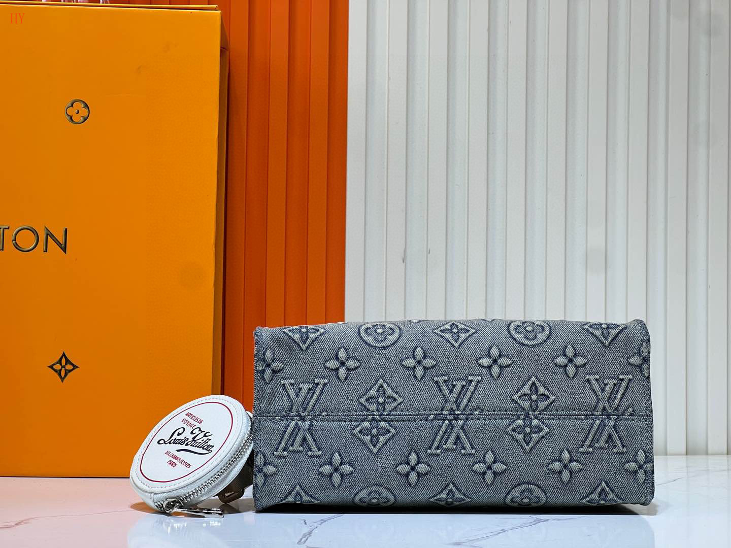 louis vuitton gray monogram canvas handbag 25x19x11.5 cm - Image 3