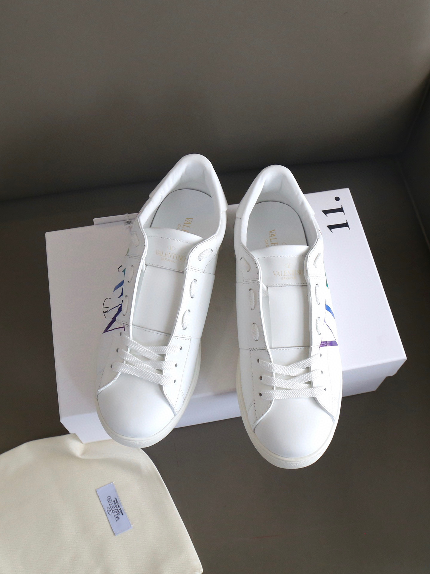 valentino vltn logo sneakers - unisex 35-44 - Image 3