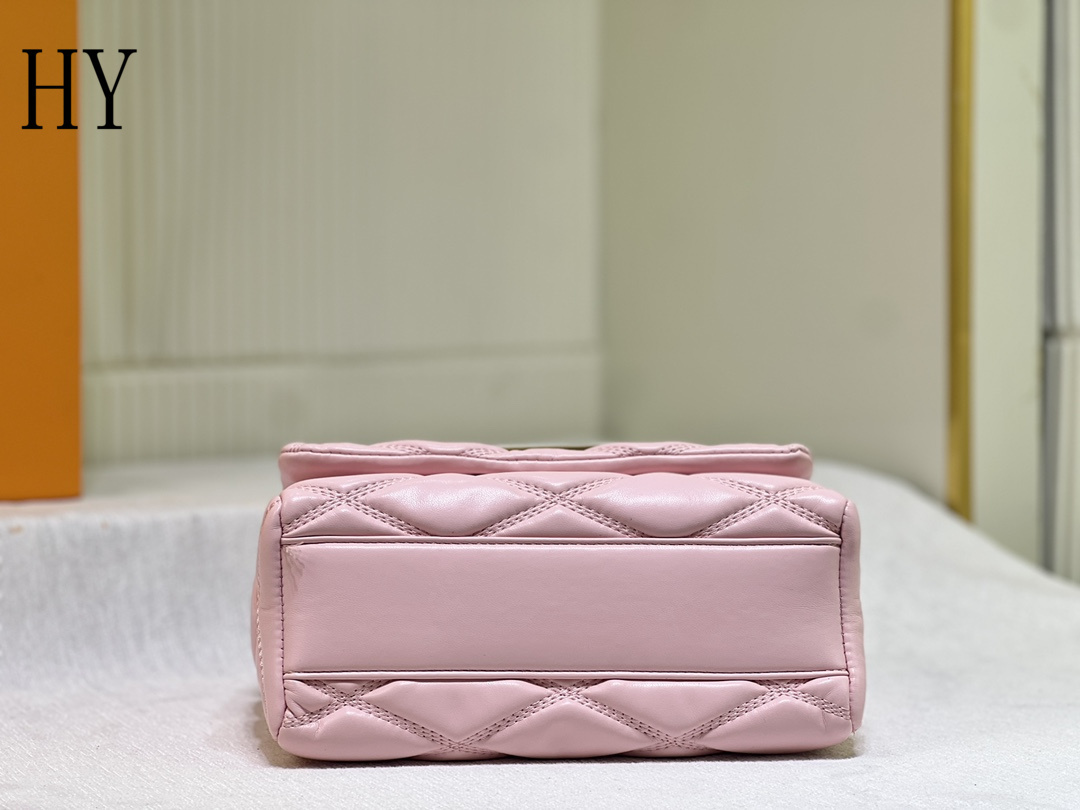 louis vuitton pink quilted handbag - 23x16x10 cm - Image 3