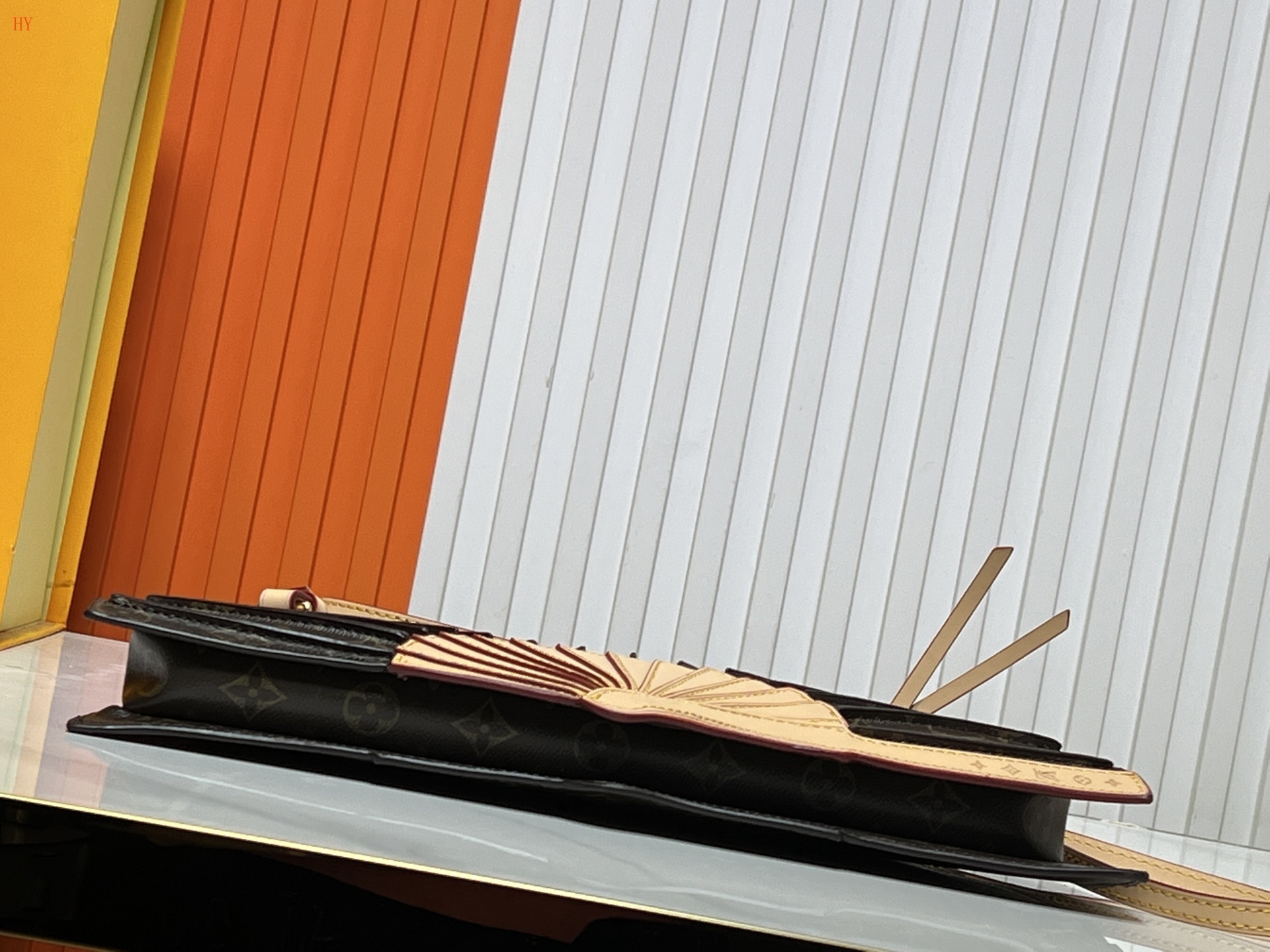 louis vuitton fan-shaped bag - 37x19x6 cm - Image 3