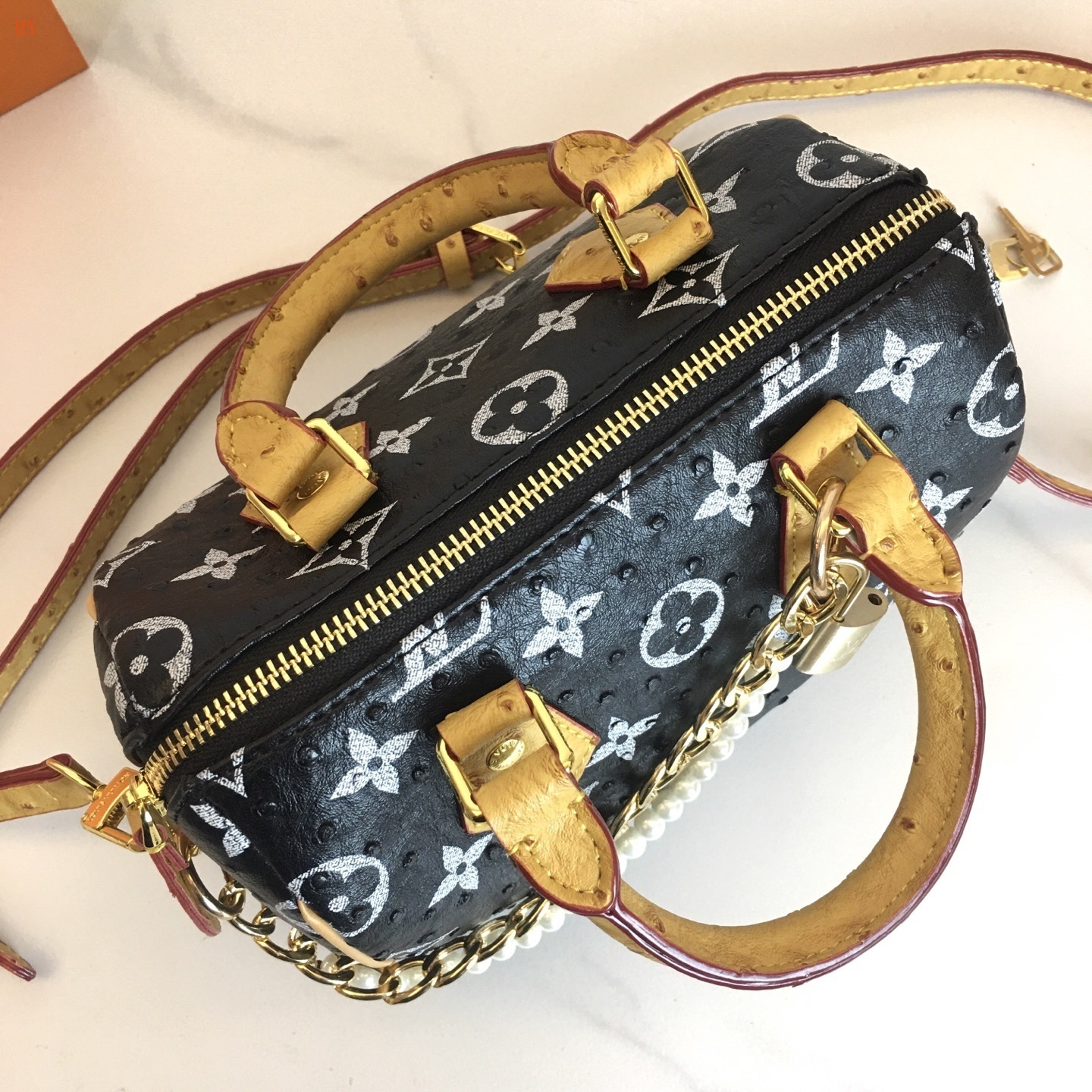 louis vuitton monogram mini handbag 20.5x13.5x12 cm - Image 3