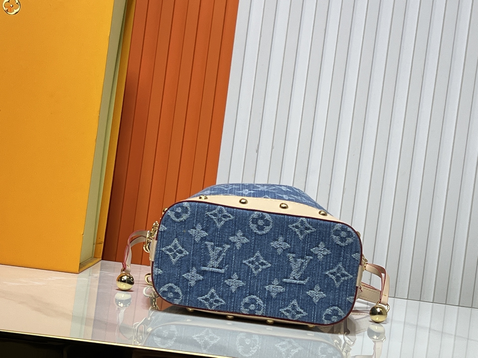 louis vuitton denim bucket bag - 20*18 - Image 3