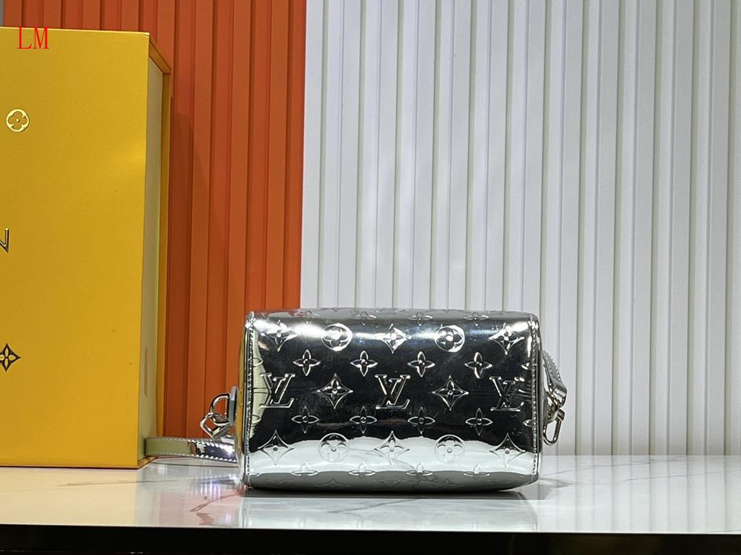 louis vuitton silver monogram mini bag 20.5x13.5x12 cm - Image 3