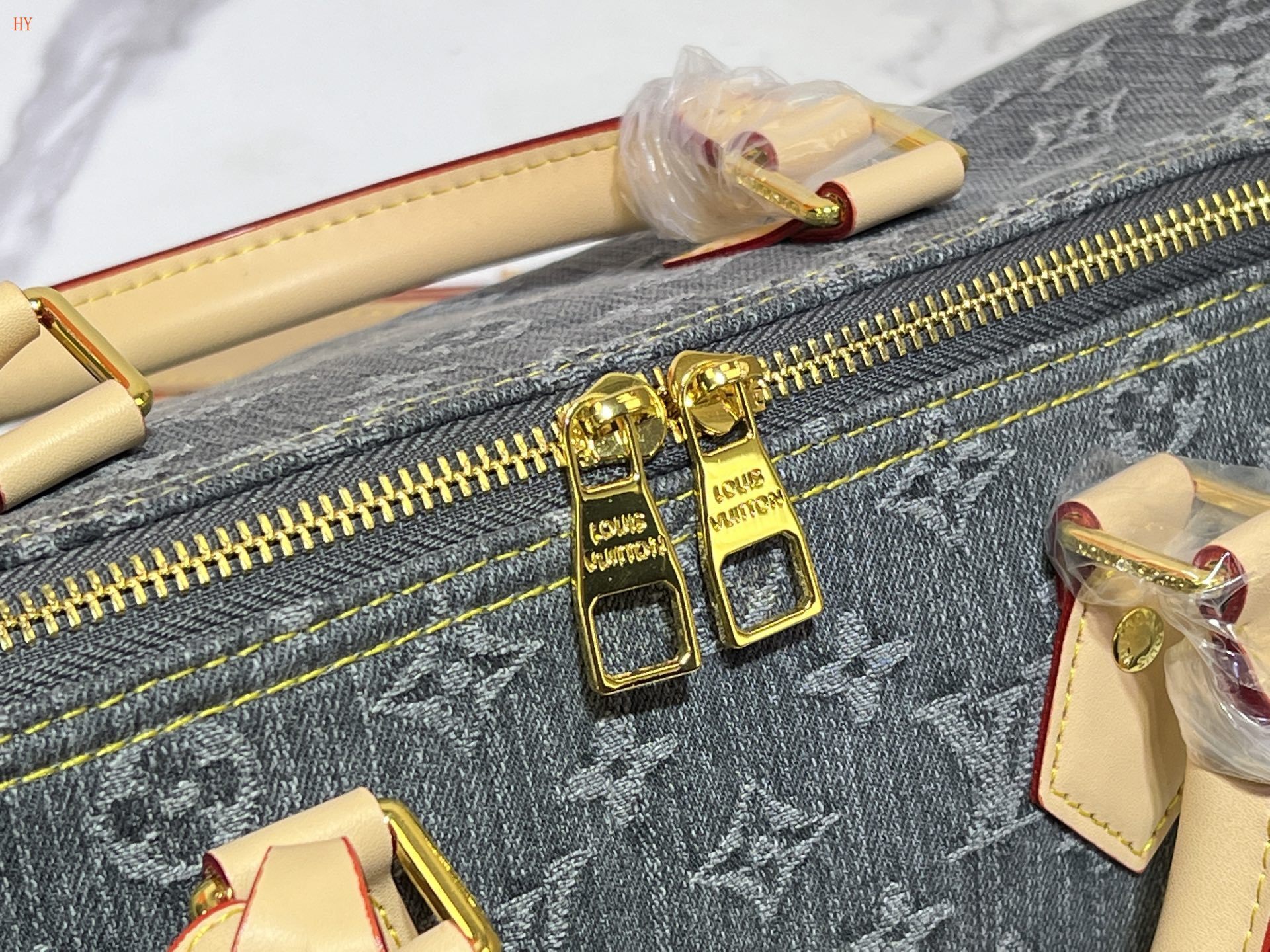 louis vuitton monogram canvas handbag 30*21*17 - Image 3