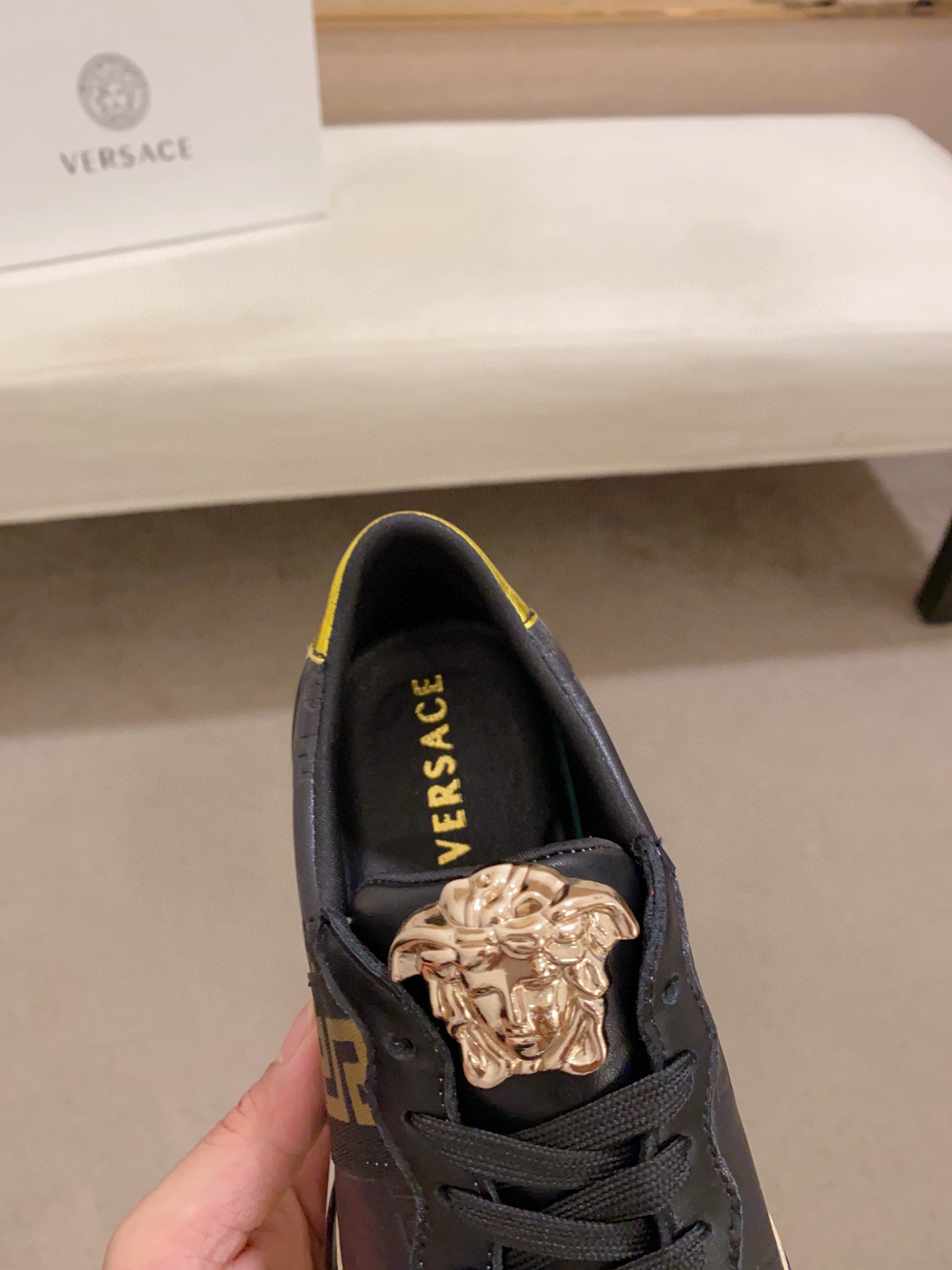 versace casual sneakers in black and gold, sizes 38-44 - Image 3
