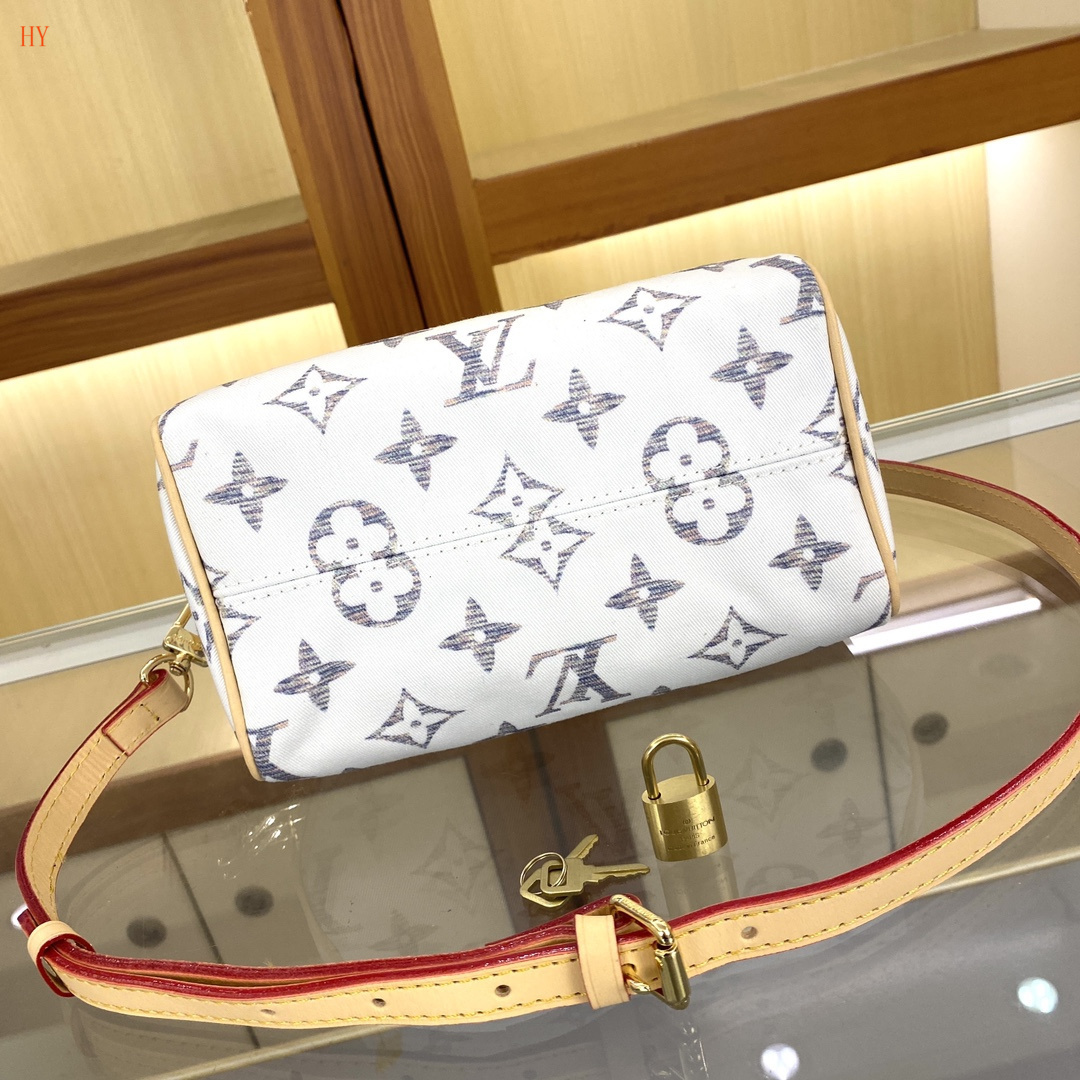 louis vuitton monogram canvas mini bag 20.5x13.5x12 cm - Image 3