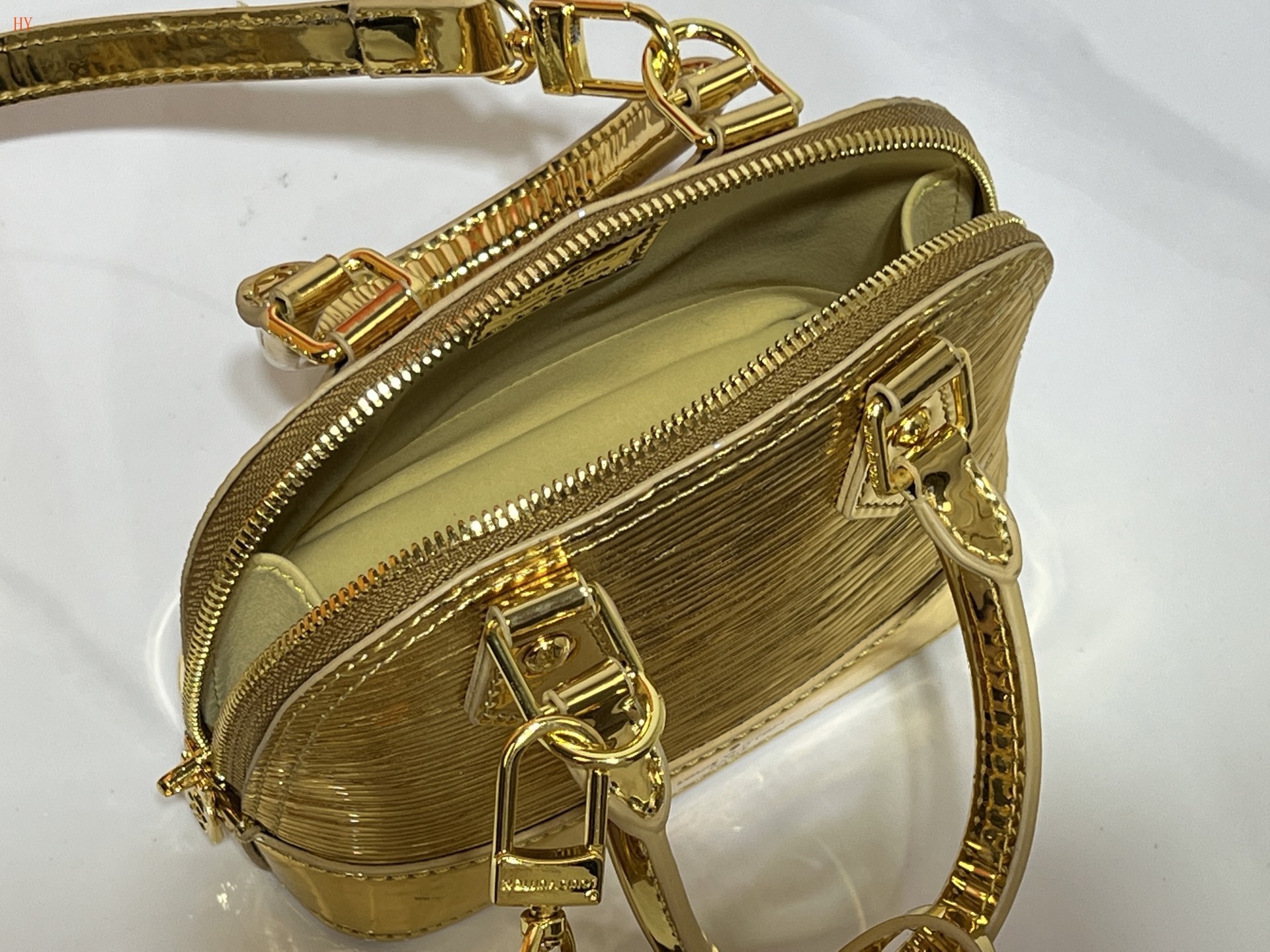 louis vuitton gold epi leather handbag 18x12x8 - Image 3