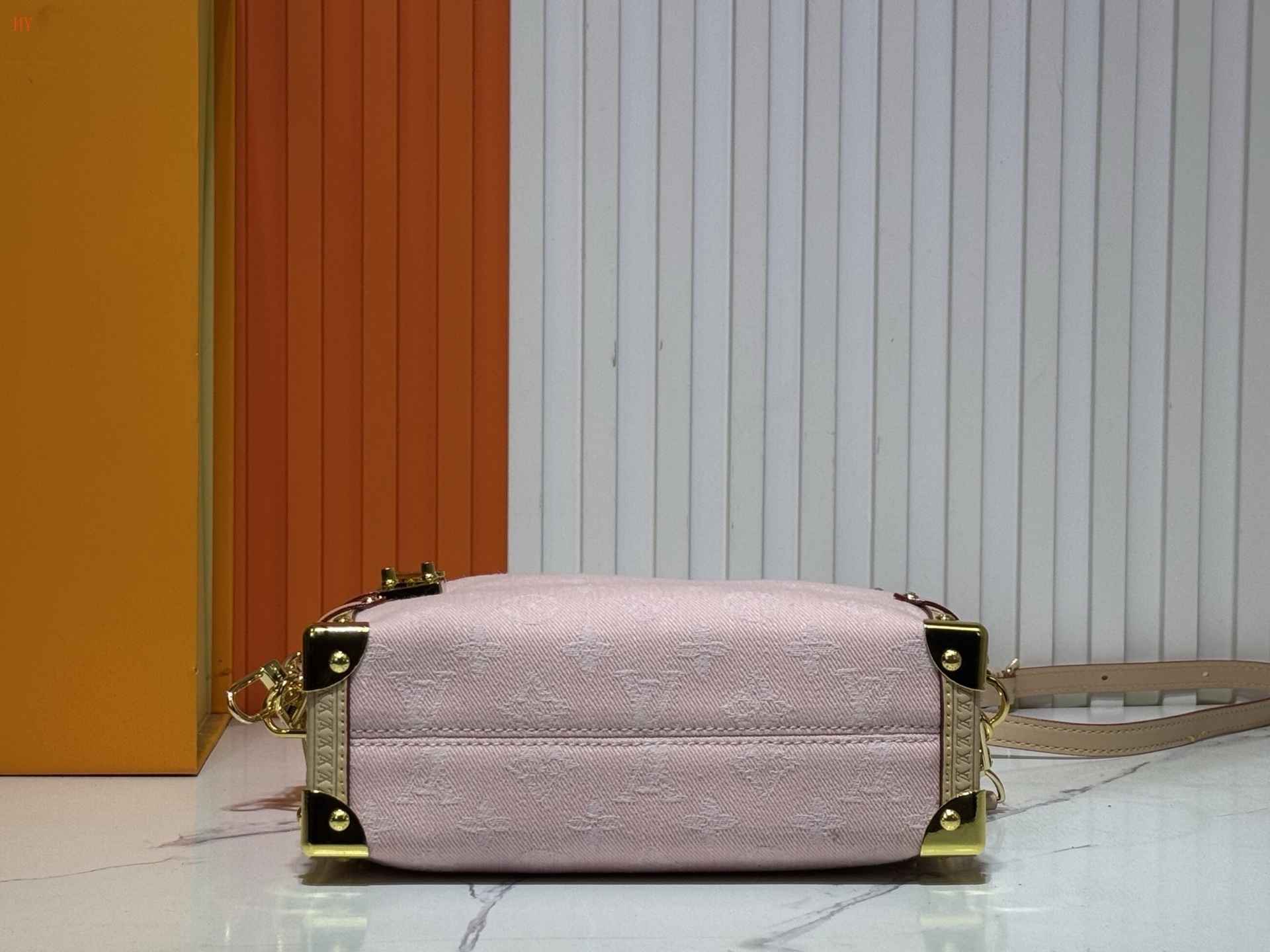 louis vuitton pink crossbody bag 21x14x6 cm - Image 3