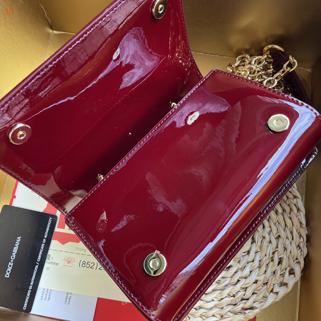 dolce & gabbana dg logo patent handbag - 18x10x5 cm - Image 3