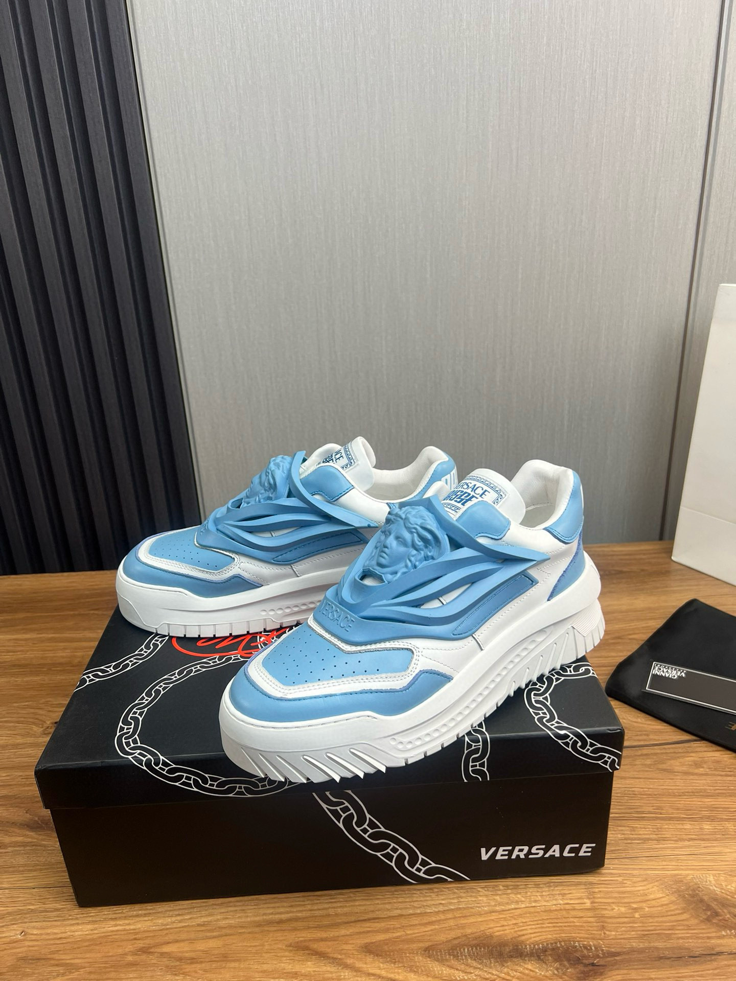 versace casual sneakers in blue/white - size 38/44 - Image 3