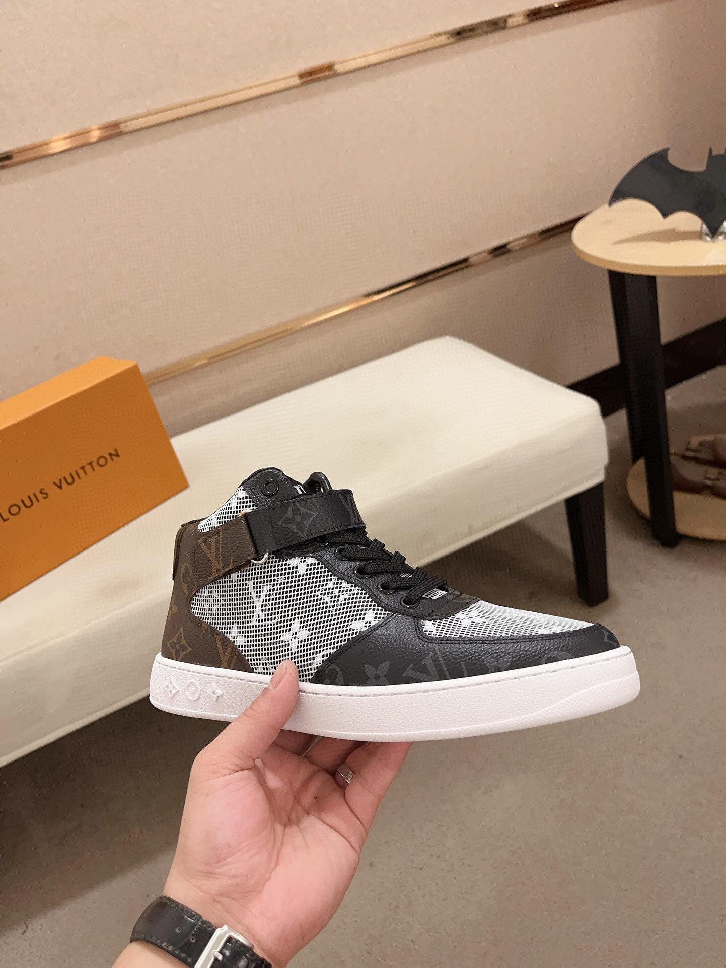 louis vuitton high-top sneakers size 38-44 - Image 3