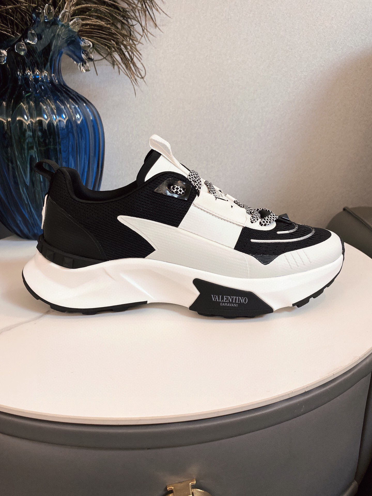 valentino unisex sneakers 35-44 - black & white - Image 3