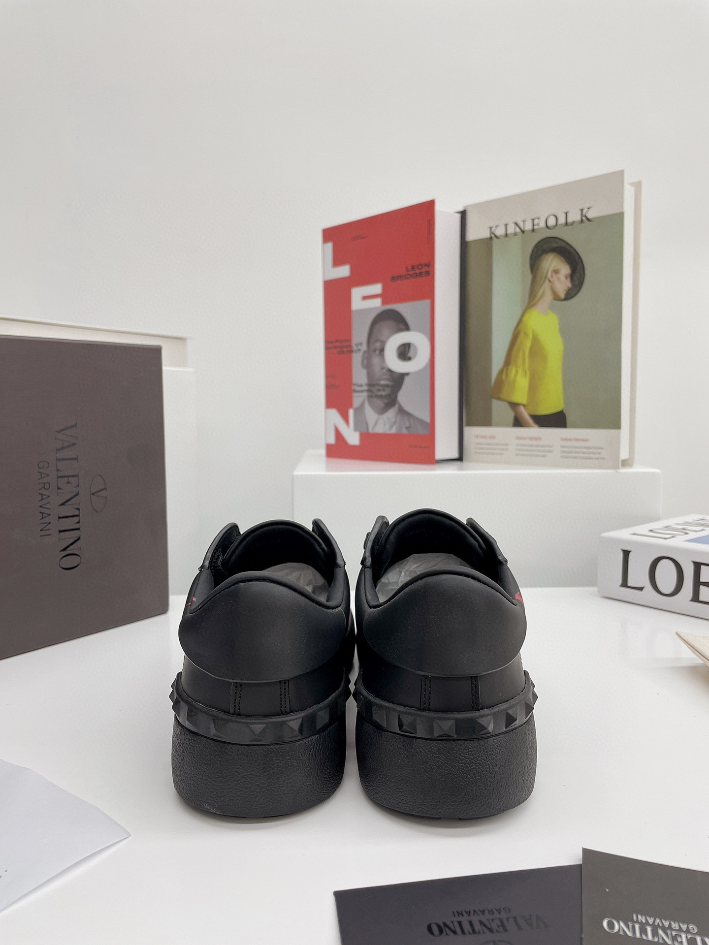 valentino unisex sneakers 35-44 with rainbow logo - Image 3