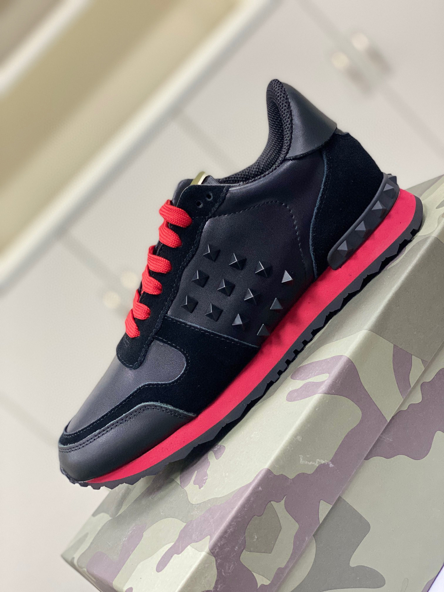 valentino casual shoes 38-44 black/red - Image 3