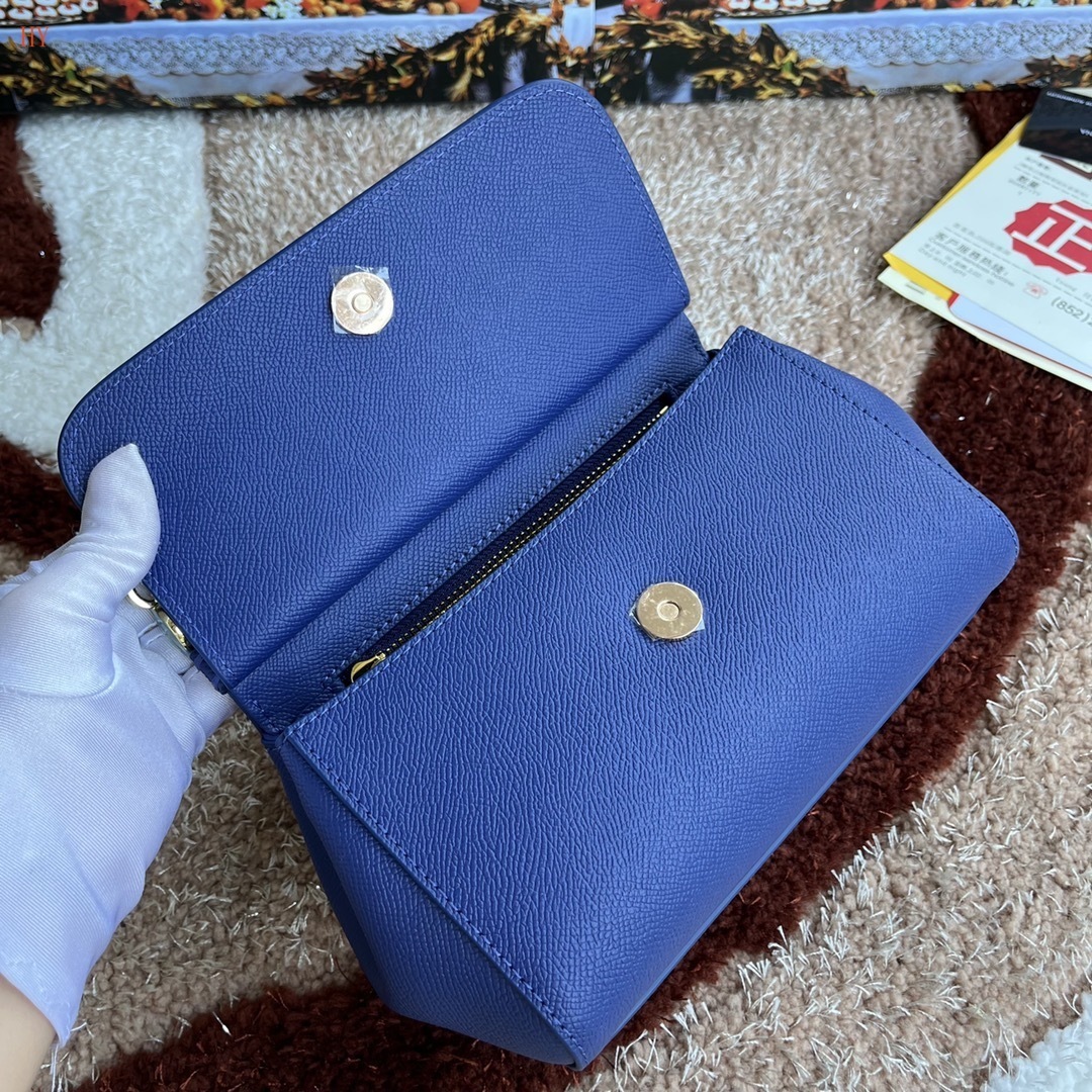 dolce & gabbana blue handbag 20*17*7 cm - 532003 - Image 3
