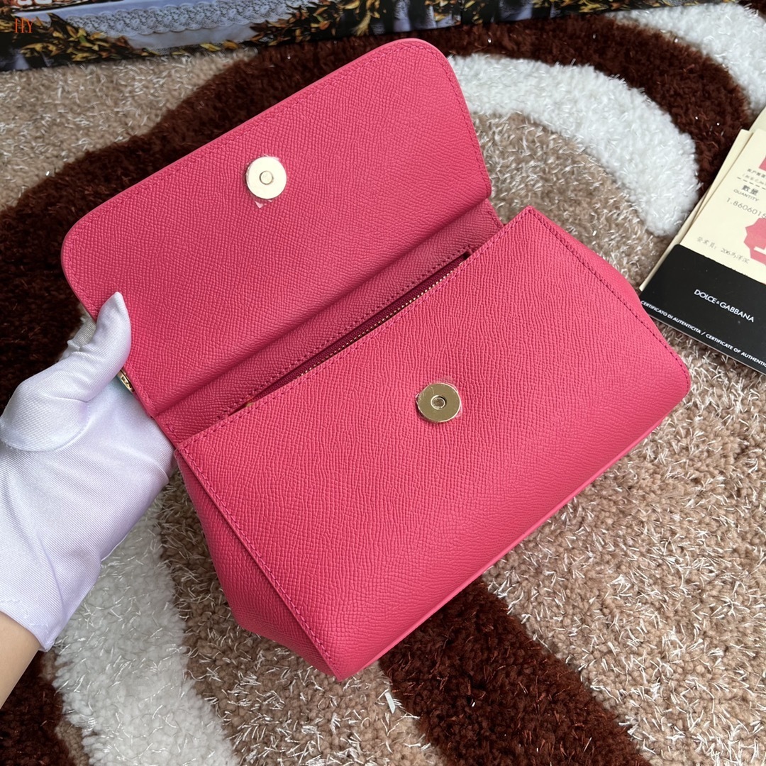 dolce & gabbana pink handbag 20*17*7 cm - Image 3