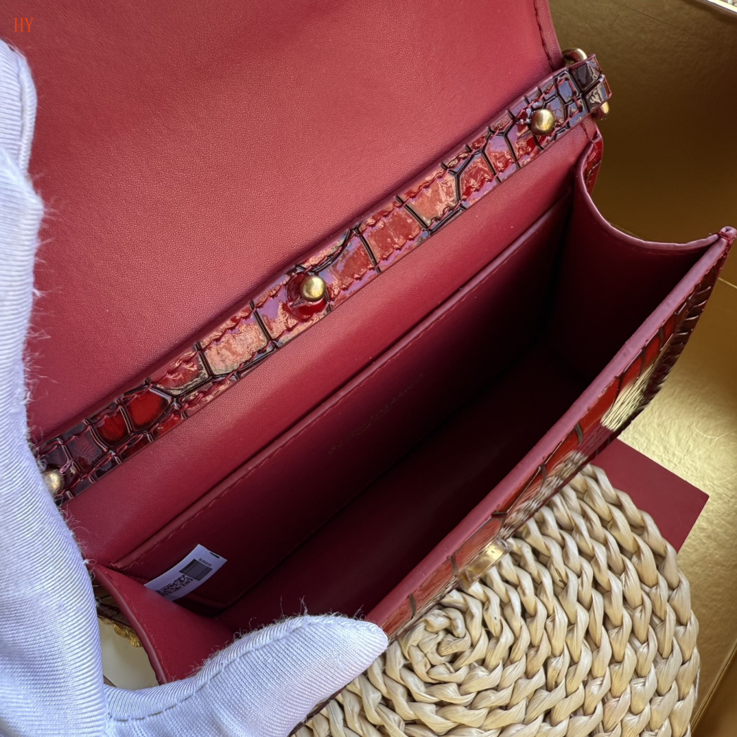 dolce & gabbana red crocodile-effect mini bag 19*13*4.5 - Image 3