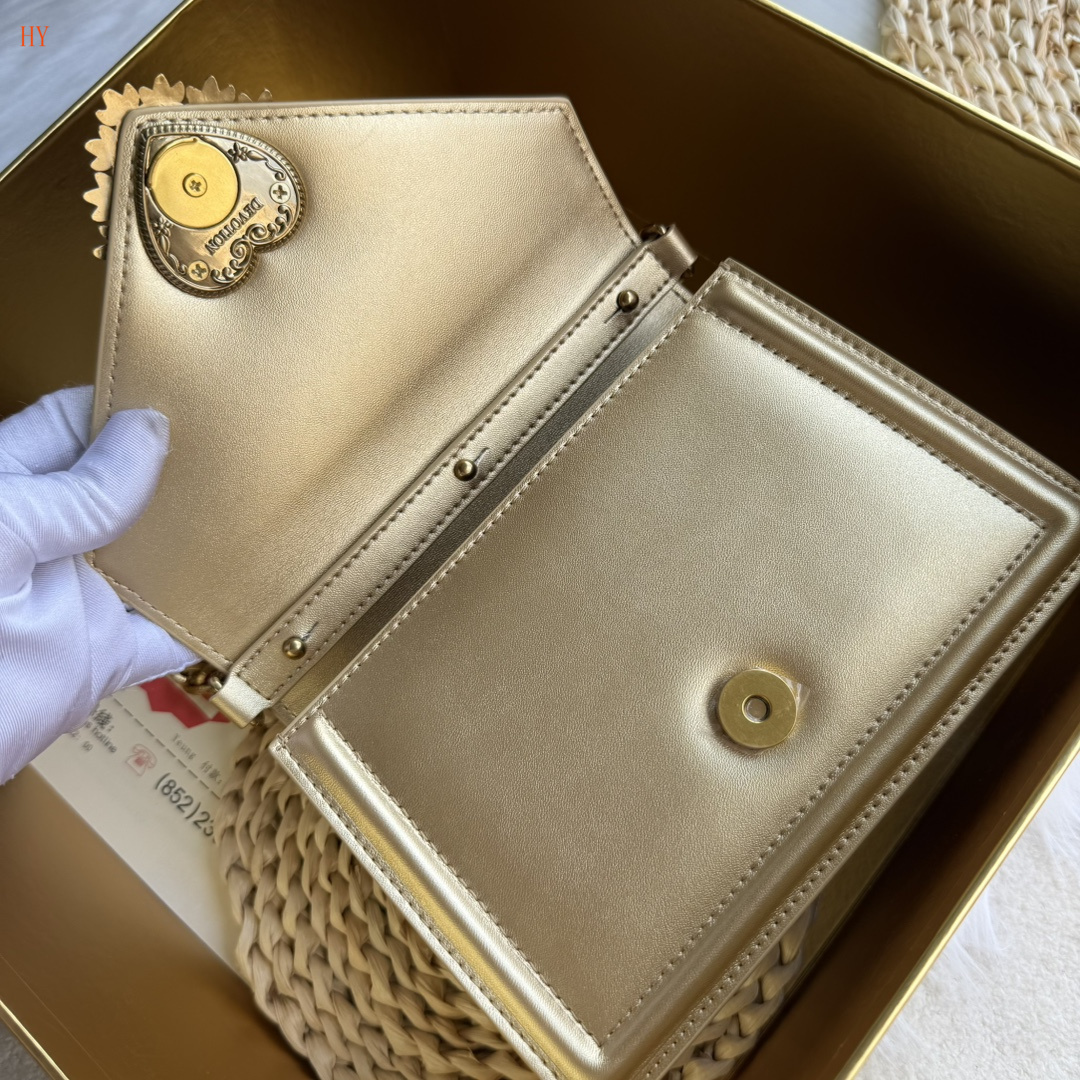 dolce & gabbana gold heart bag 19*13*4.5, model 532024 - Image 3