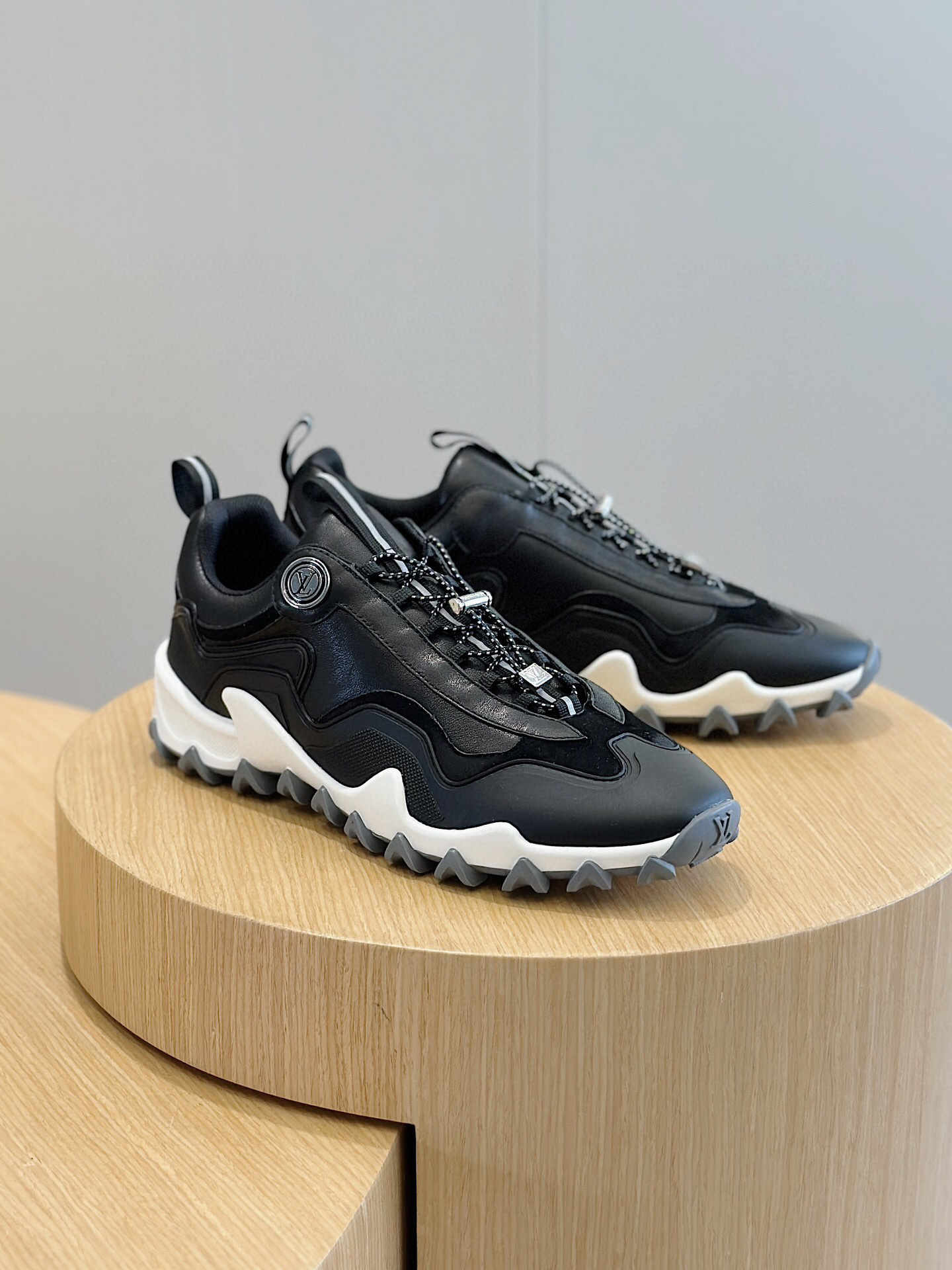 louis vuitton high-end sneakers size 39-44 - Image 3