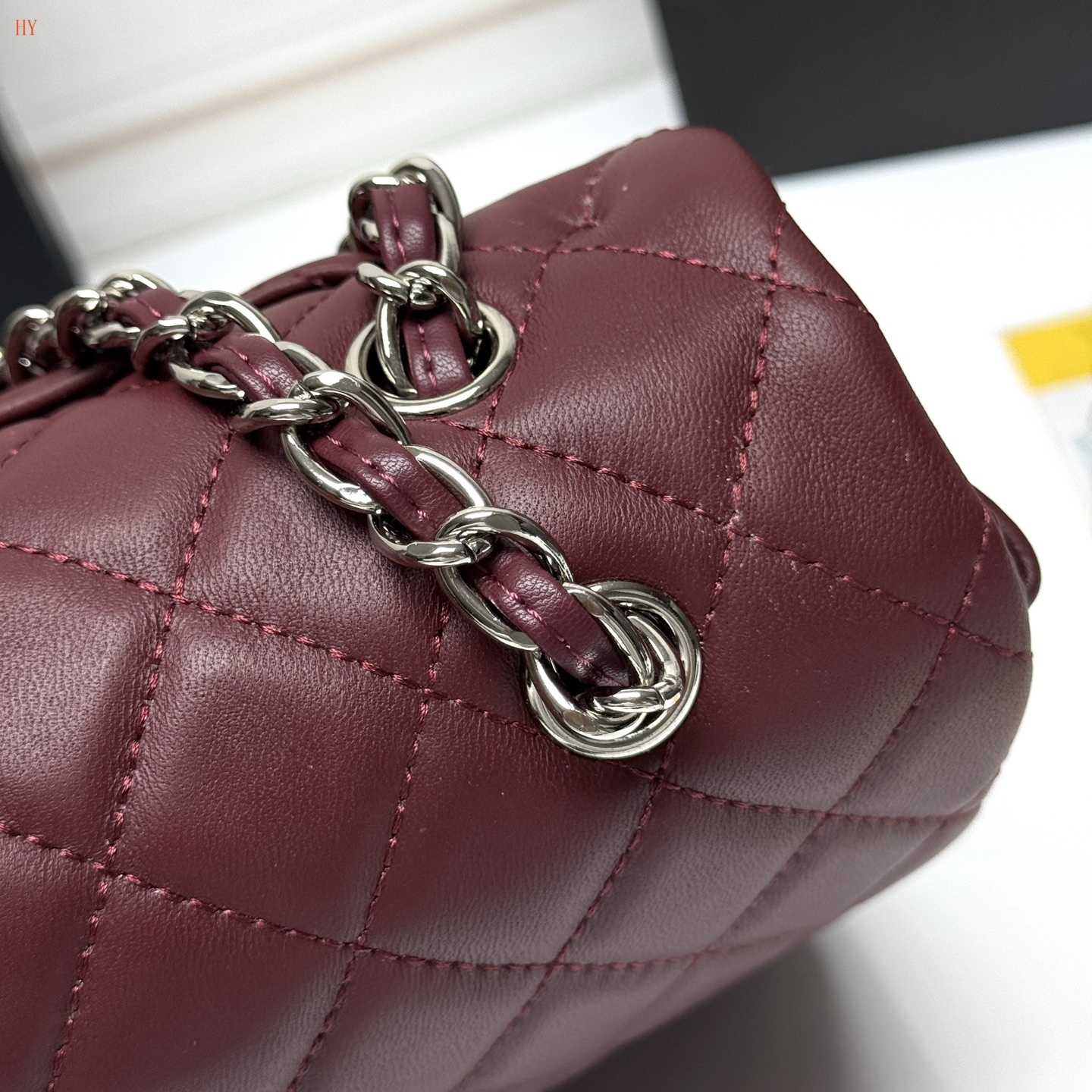 chanel quilted burgundy handbag 33*22*9.2 cm - Image 3