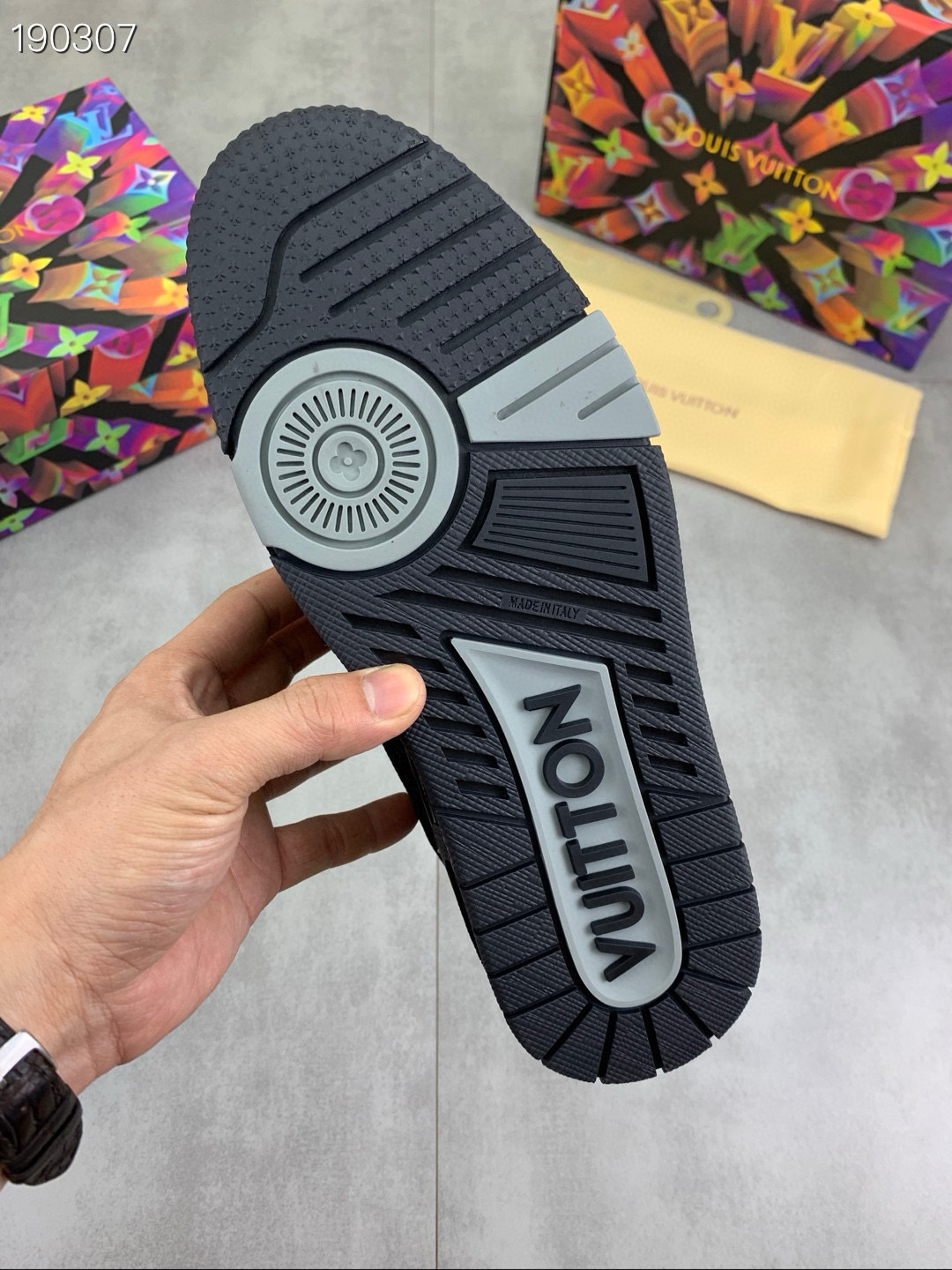 louis vuitton l sneakers size 38-44 cl320 - Image 3