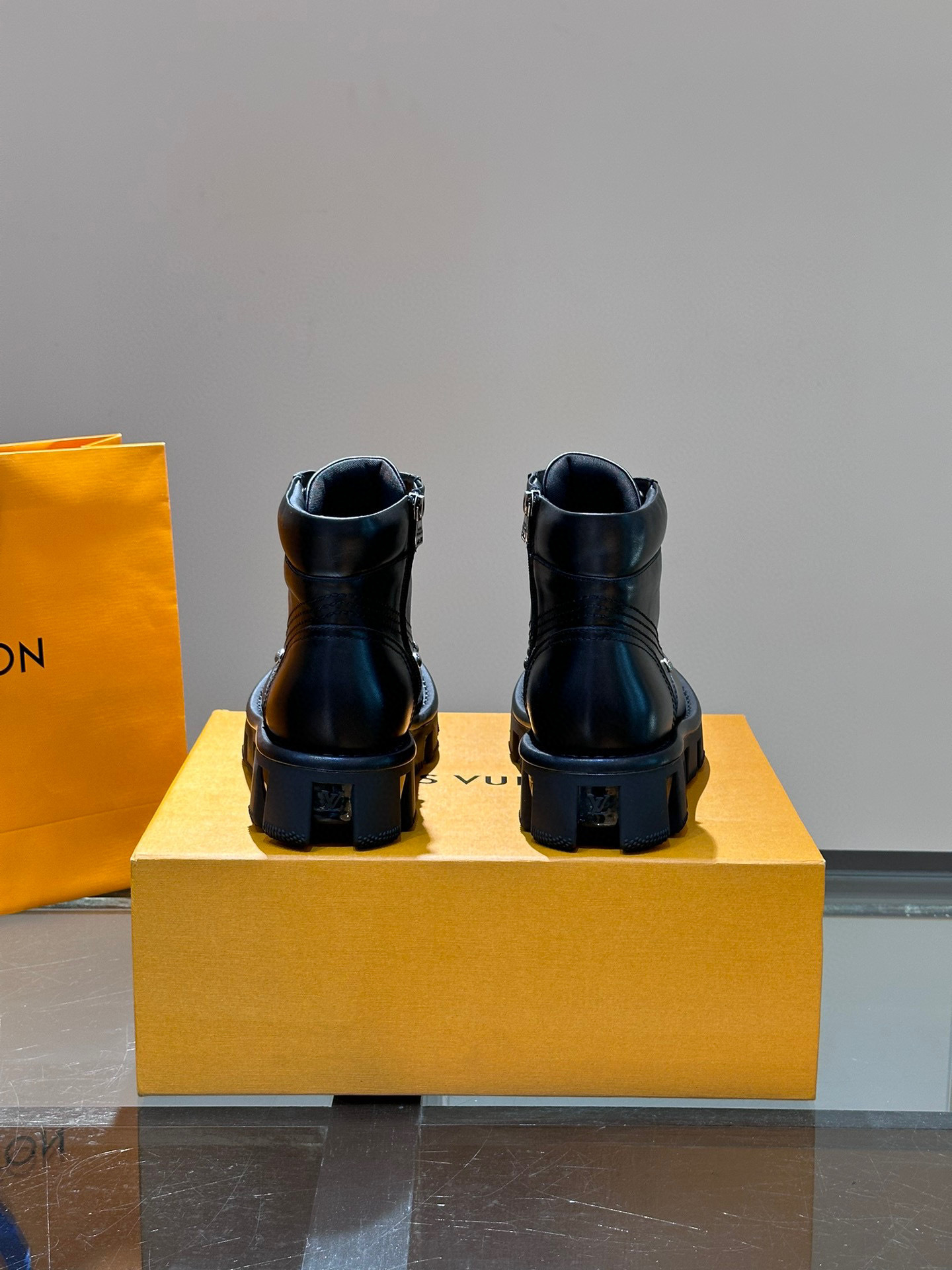 louis vuitton black ankle boots size 35-44 - Image 3