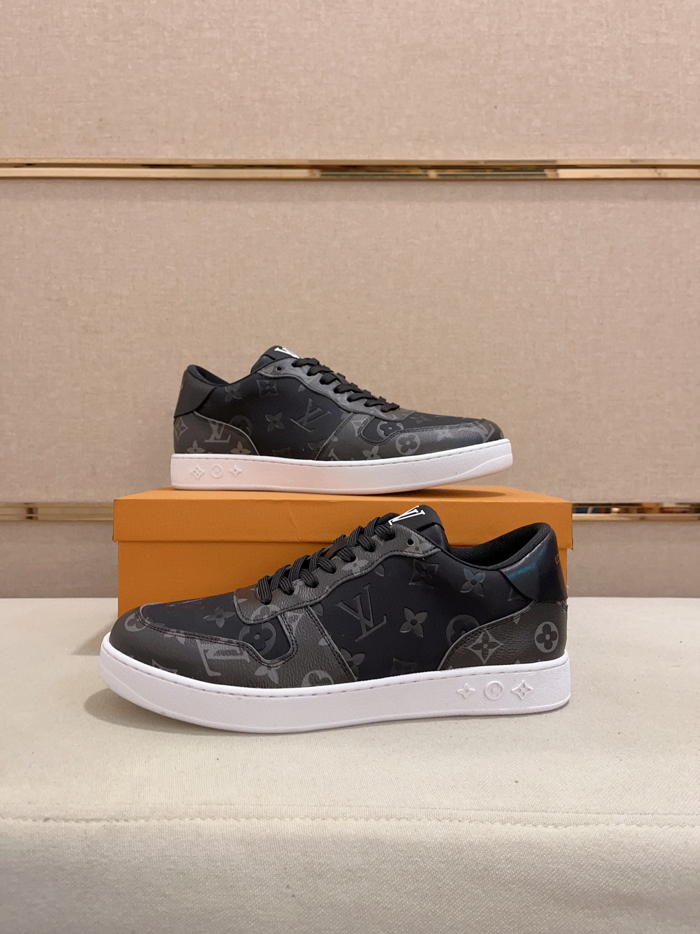 louis vuitton l casual shoes 38-44 - Image 3