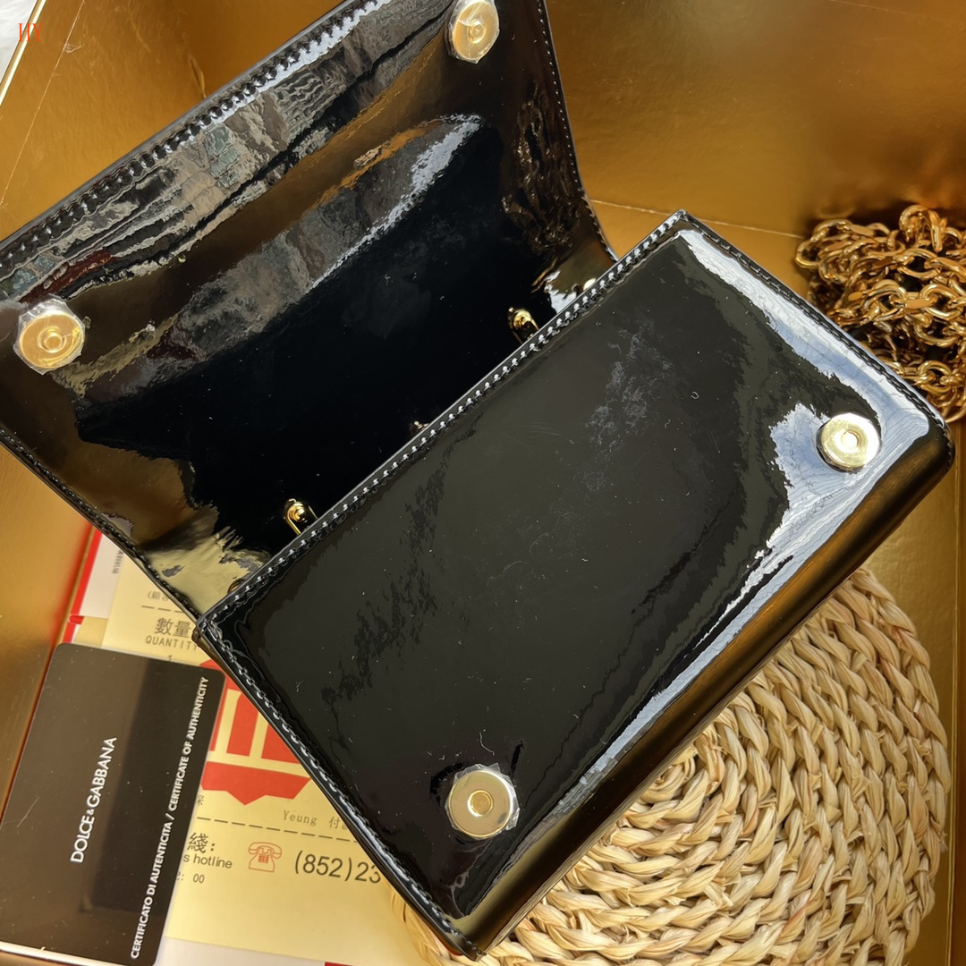 dolce & gabbana black patent leather handbag 18*10*5 - Image 3