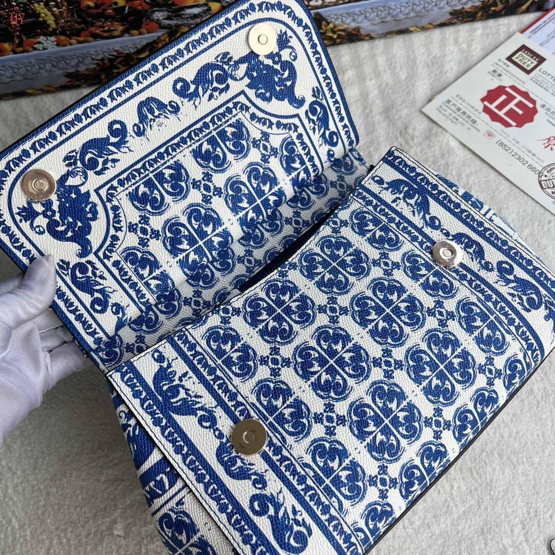 dolce & gabbana blue and white printed handbag 25*20*12.5 cm - Image 3